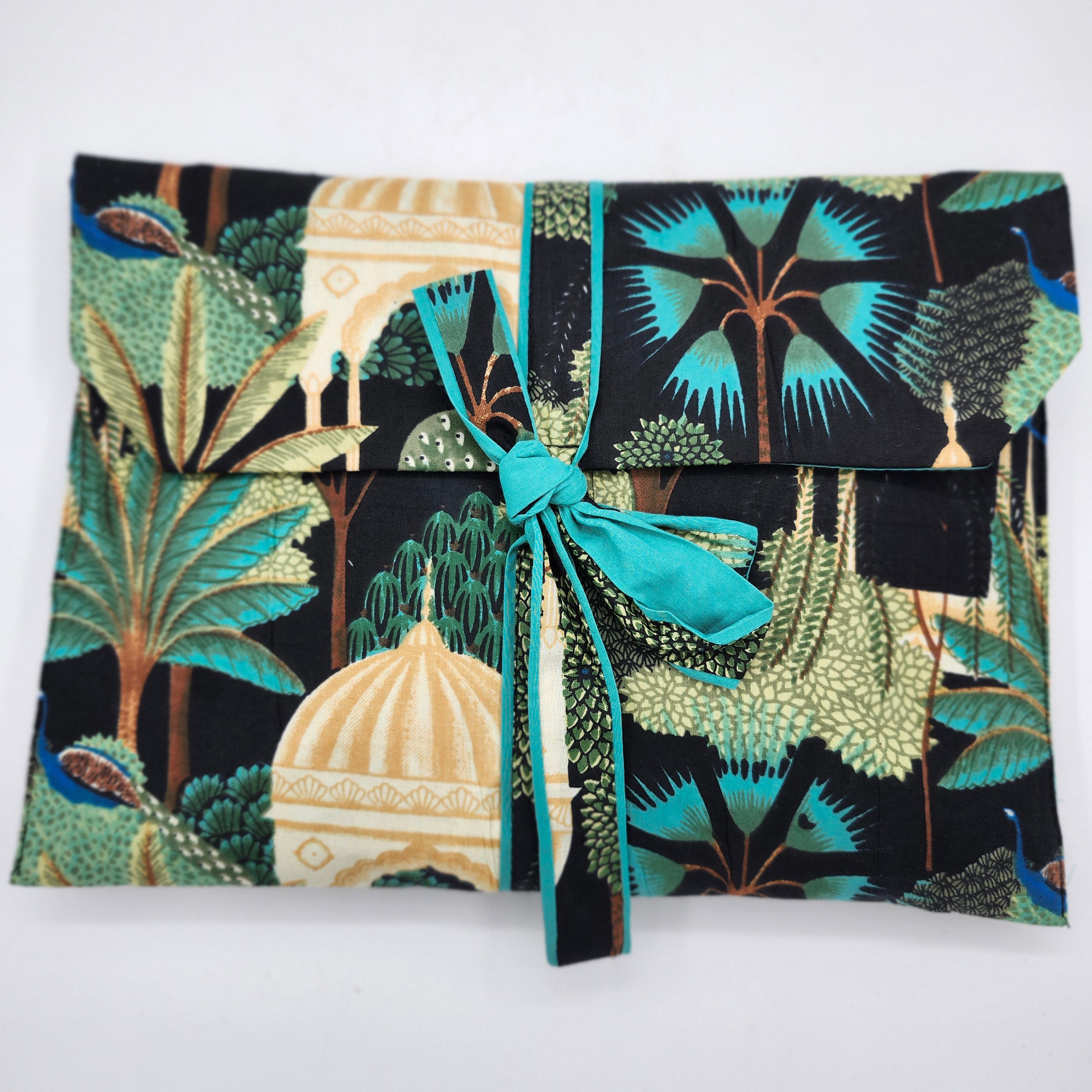 Block-printed cotton short pyjama set in black, short-sleeved top and drawstring shorts, available in four sizes