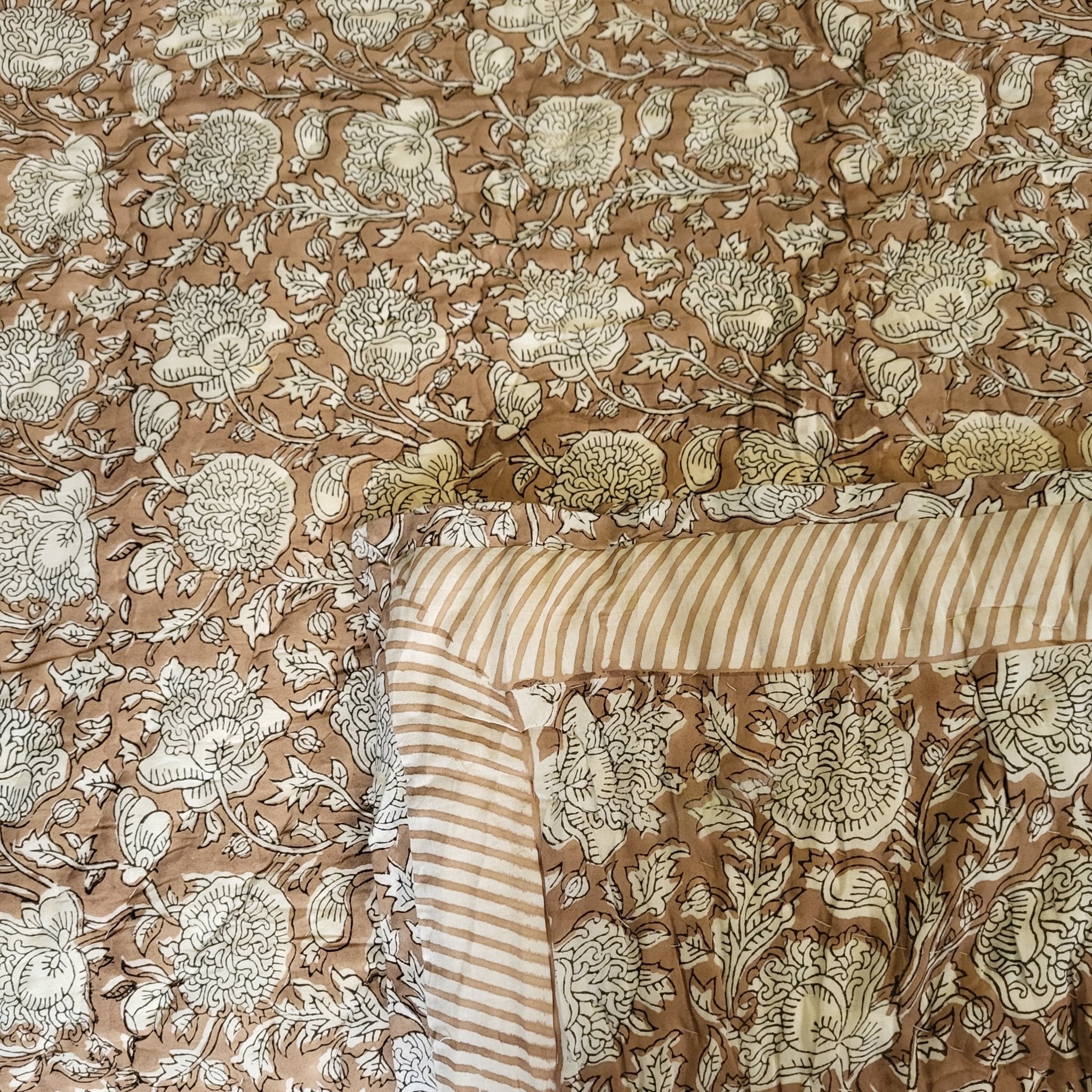 Reversible block print cotton quilt with white floral pattern on light brown, king size 275 x 275 cm