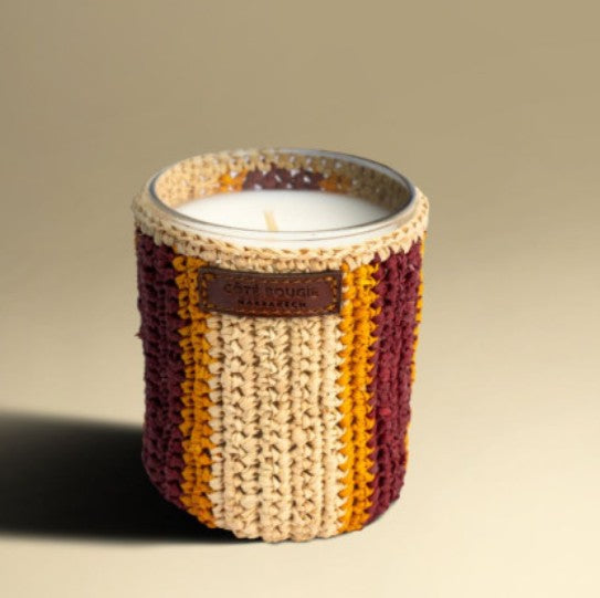 Warm date-scented soy candle in a handwoven raffia jar, 7 cm diameter, 10 cm high, 40 hour burn