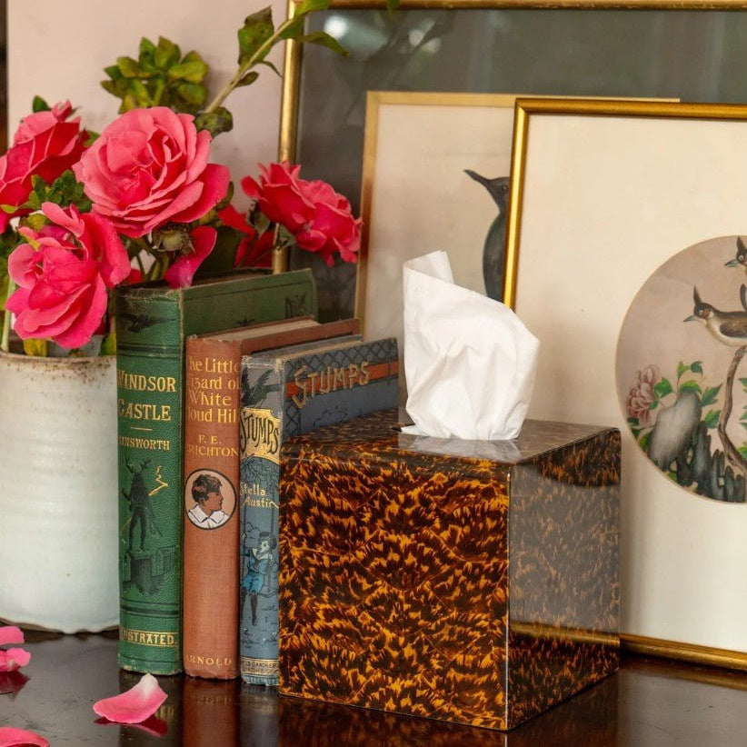 Square tissue box cover in faux tortoiseshell finish with magnetic hinged base, 14 x 14 x 14 cm