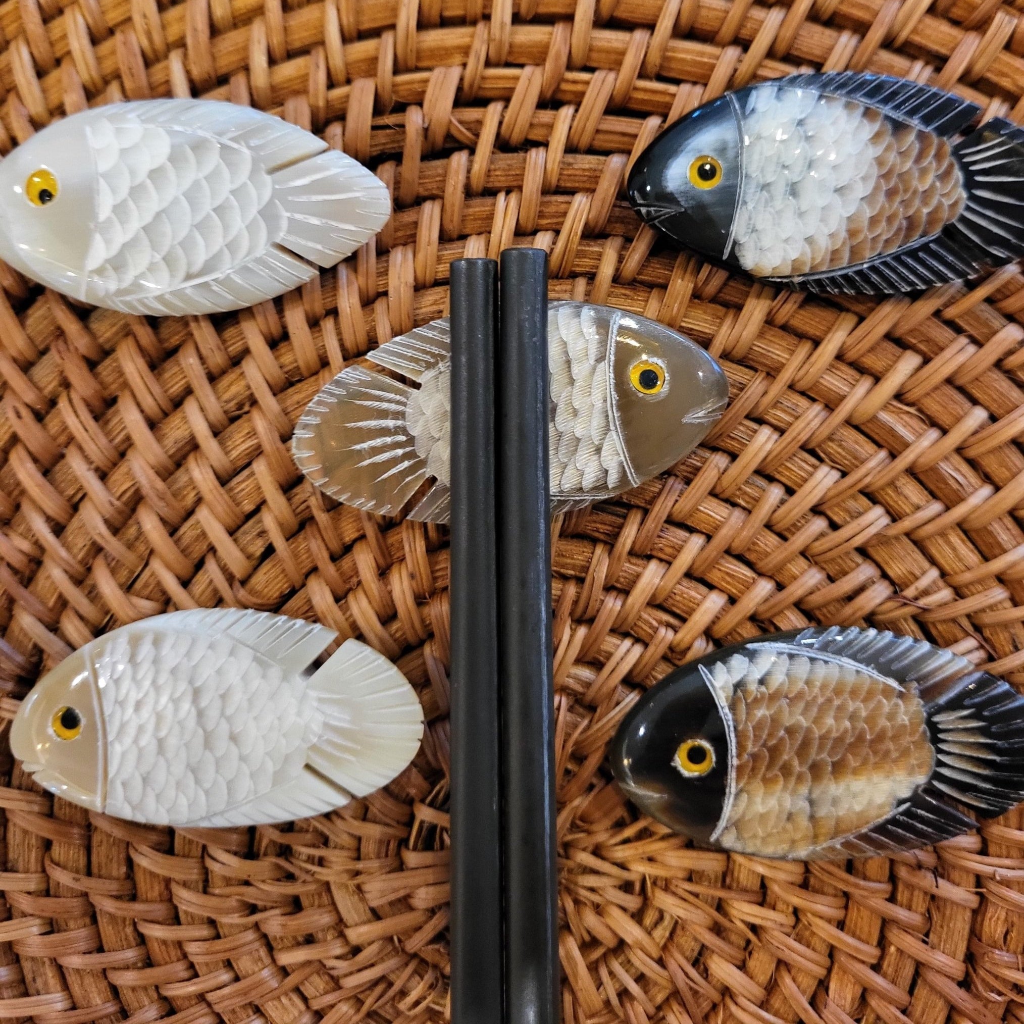 Fish-shaped chopstick rest handcrafted from horn, each with its own character, for the table