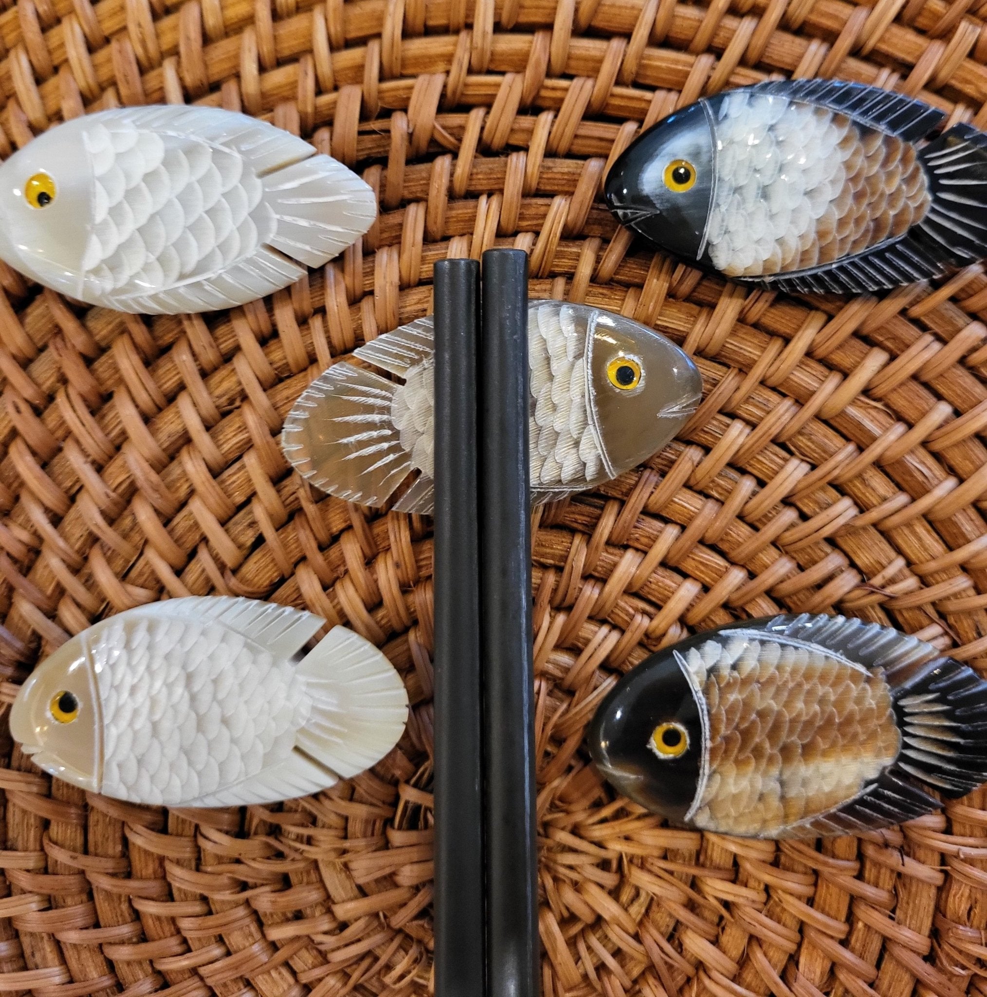 Fish-shaped chopstick rest handcrafted from horn, each with its own character, for the table