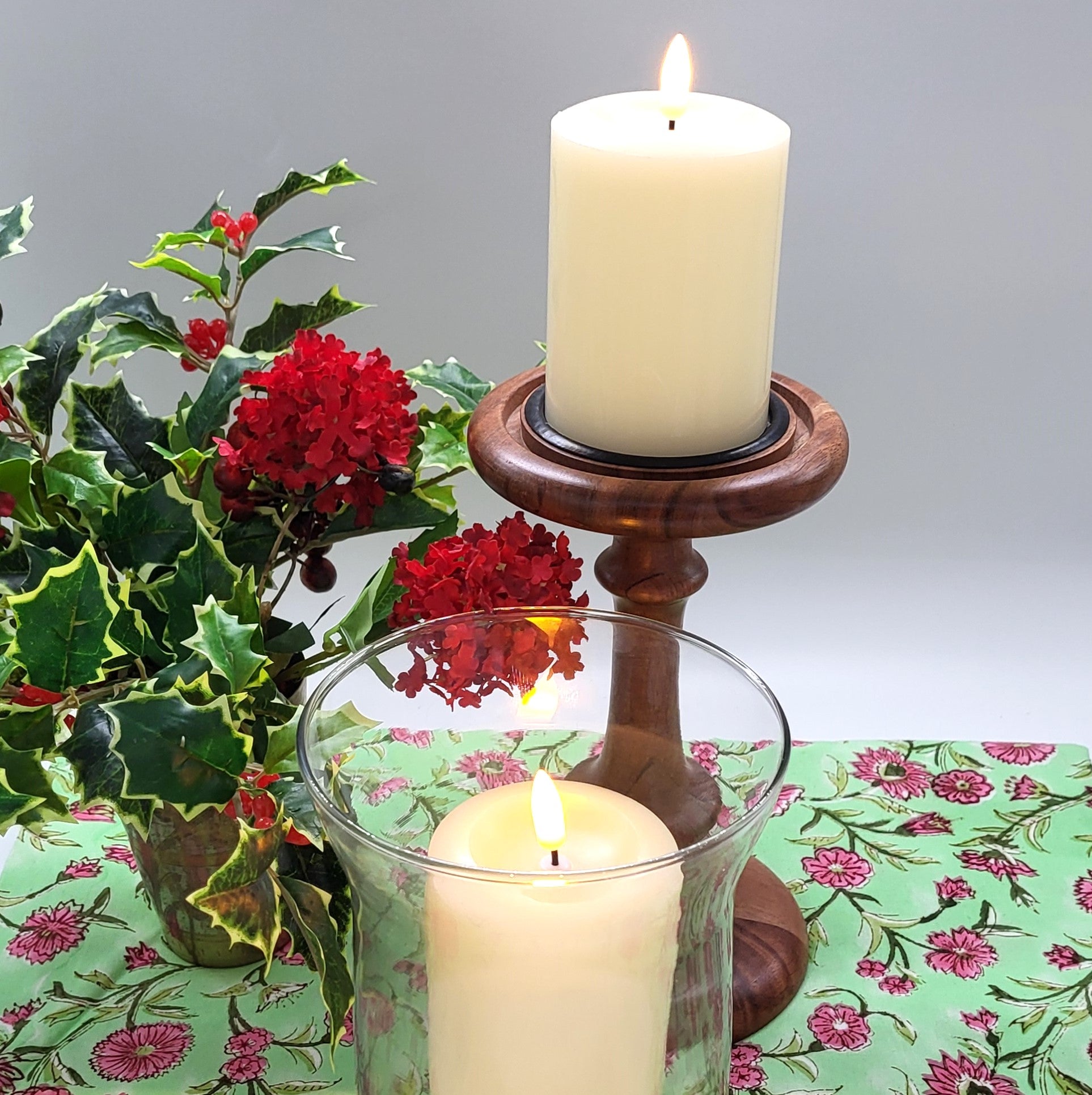 Ivory flameless LED pillar candle, 7.5 cm diameter, three heights, batteries included