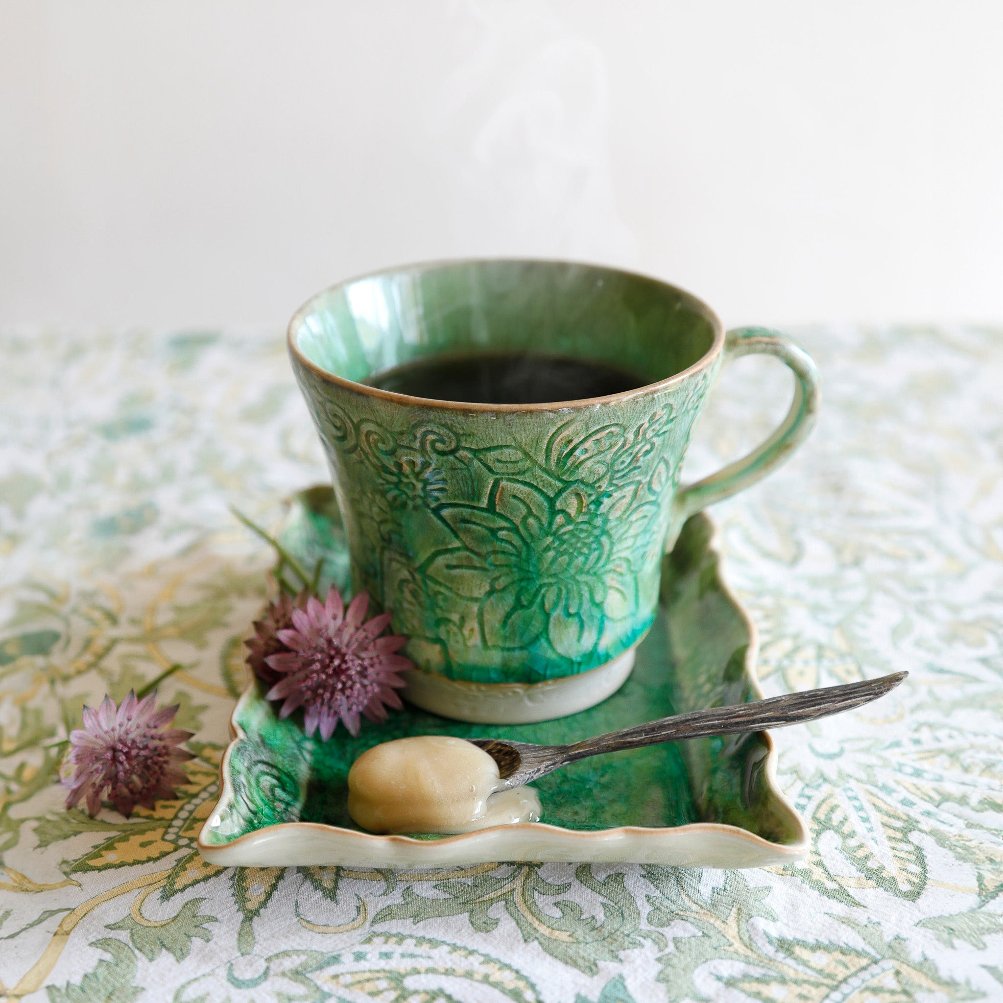 Large ceramic mug for tea or coffee, dishwasher and microwave safe, available in five colours