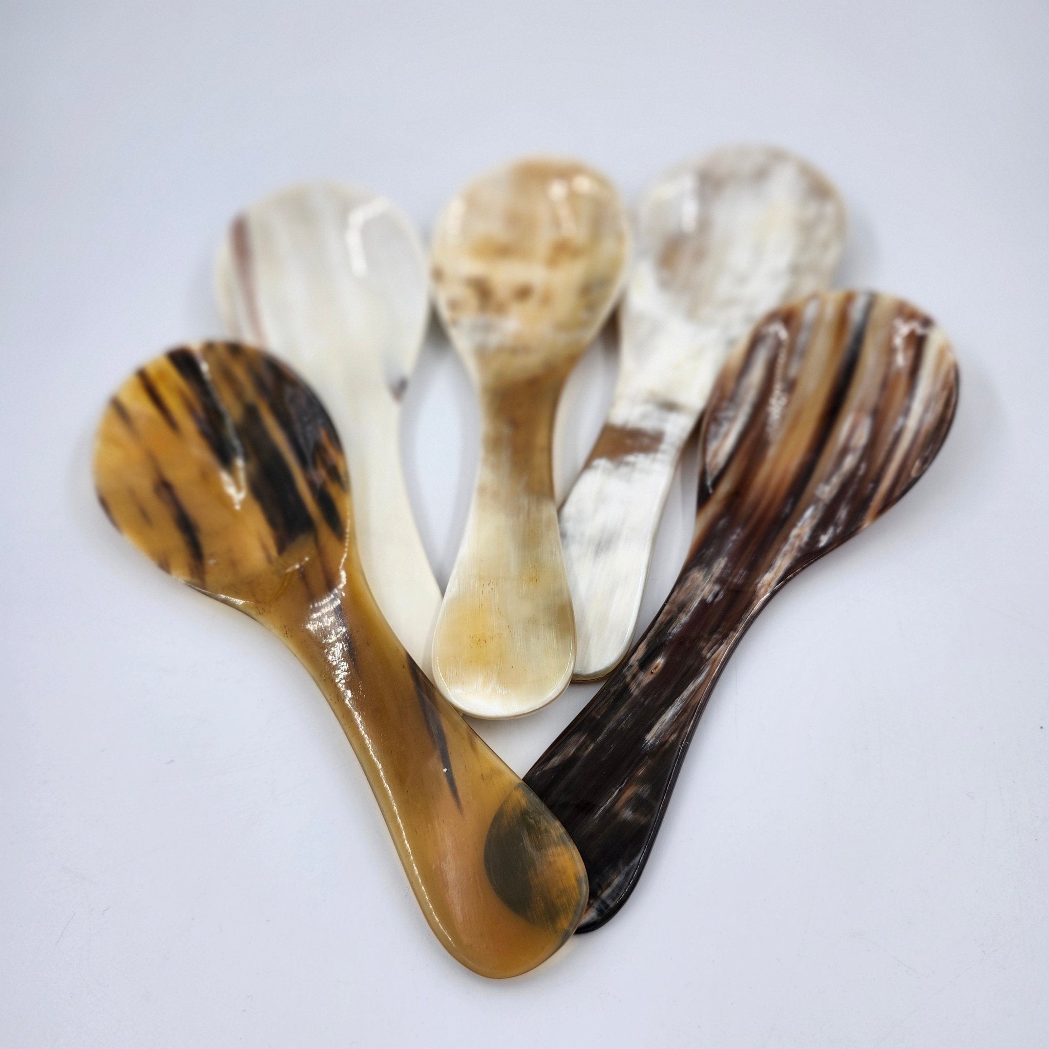 Handcrafted horn flat spoon, 18 to 18.5cm long, with natural colour and pattern variation, wipe clean only.