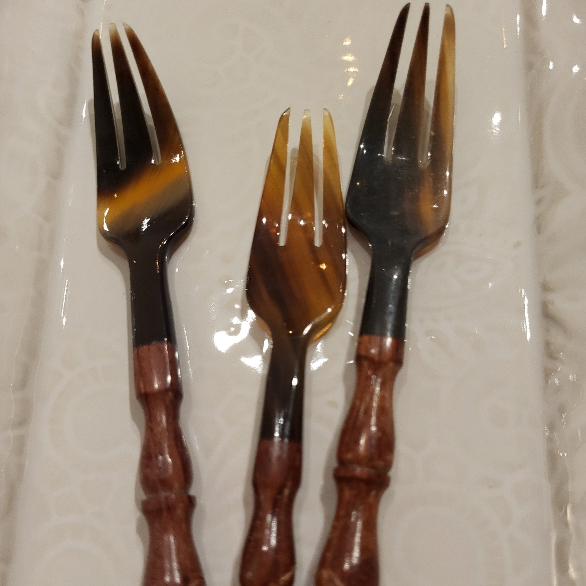 Dessert fork handcrafted from horn with a wooden handle, 13 cm long, each piece naturally unique