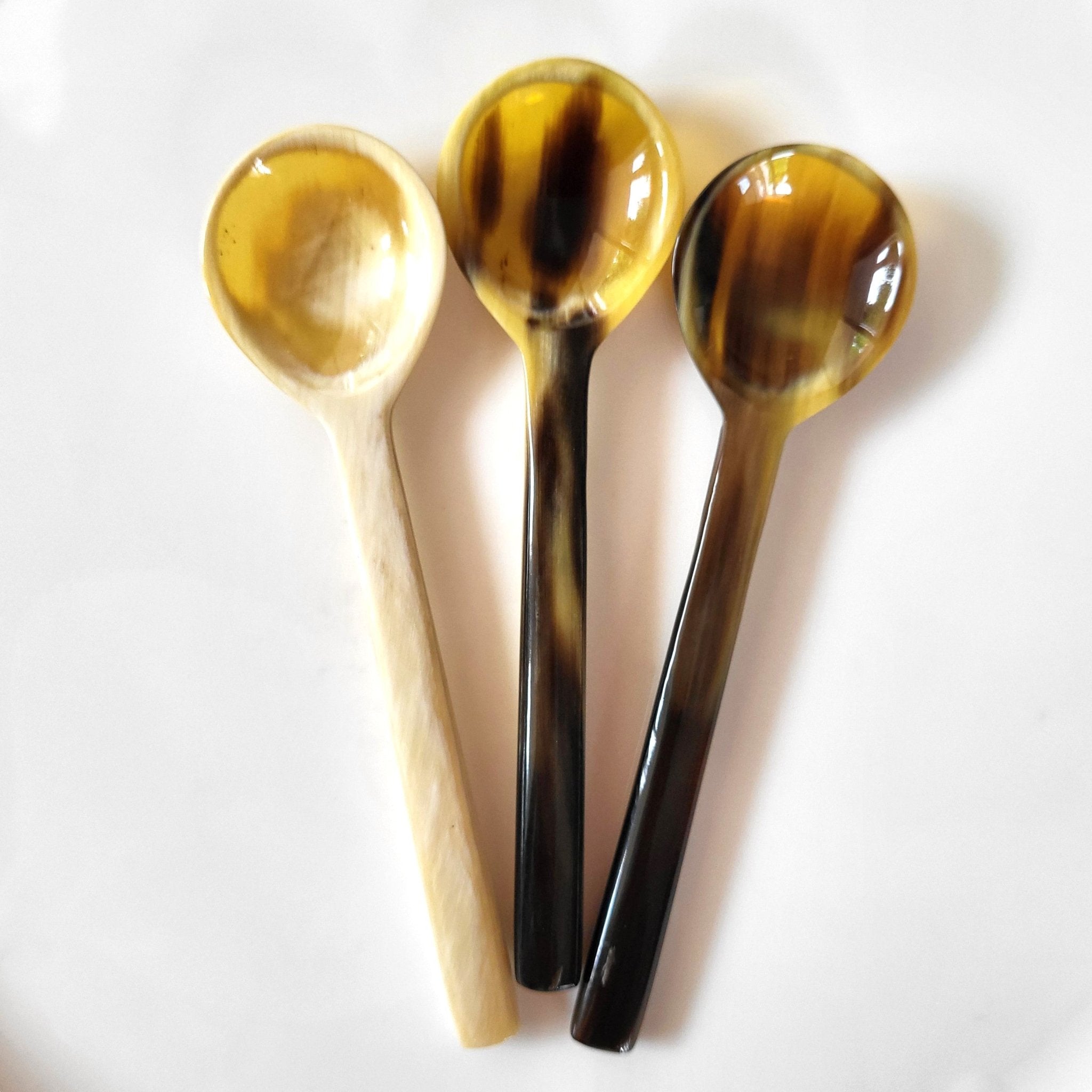Horn sauce spoon, 10 cm, sized for dip and sauce bowls, made in Vietnam