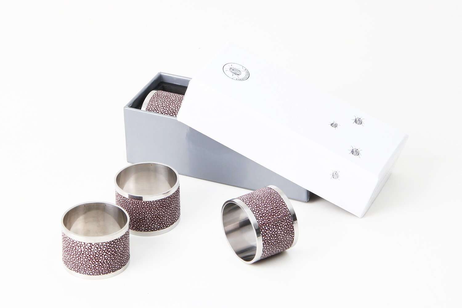 Set of 4 napkin rings in mulberry faux shagreen with stainless steel, 5 cm across for a dressed dining table