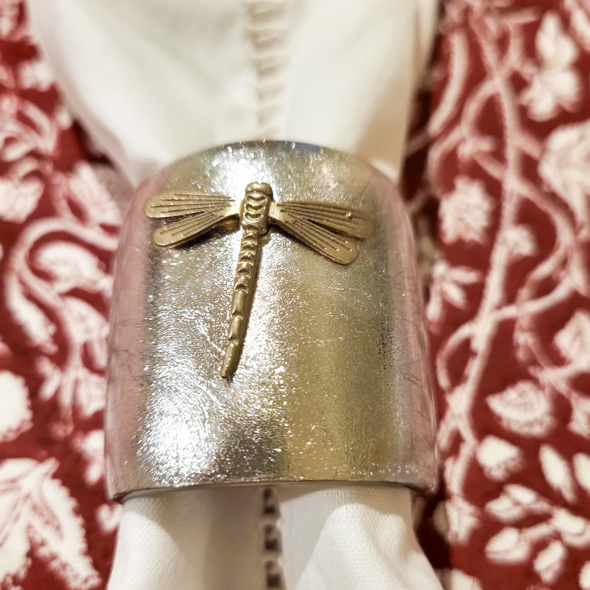 Set of six napkin rings handcrafted from horn with a silver lacquer finish, ideal for festive dining