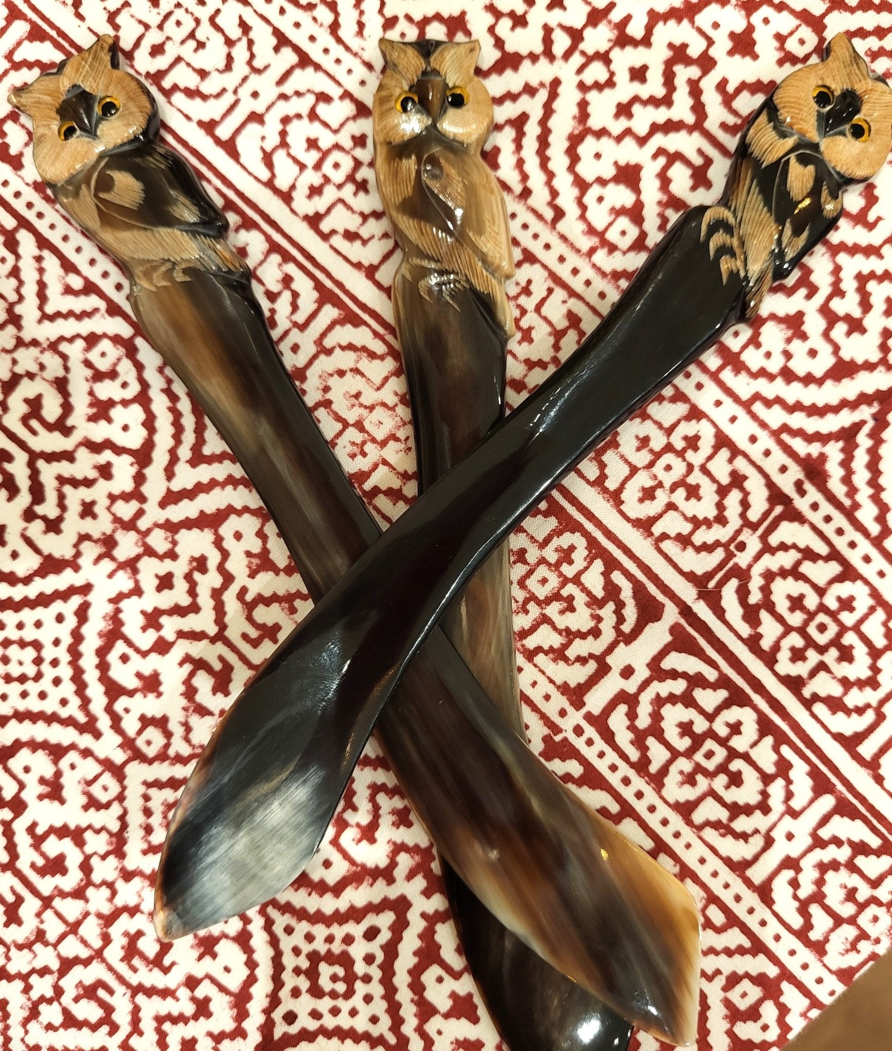 Horn butter knife with an owl carved into the handle, handcrafted natural spreader, around 18 cm