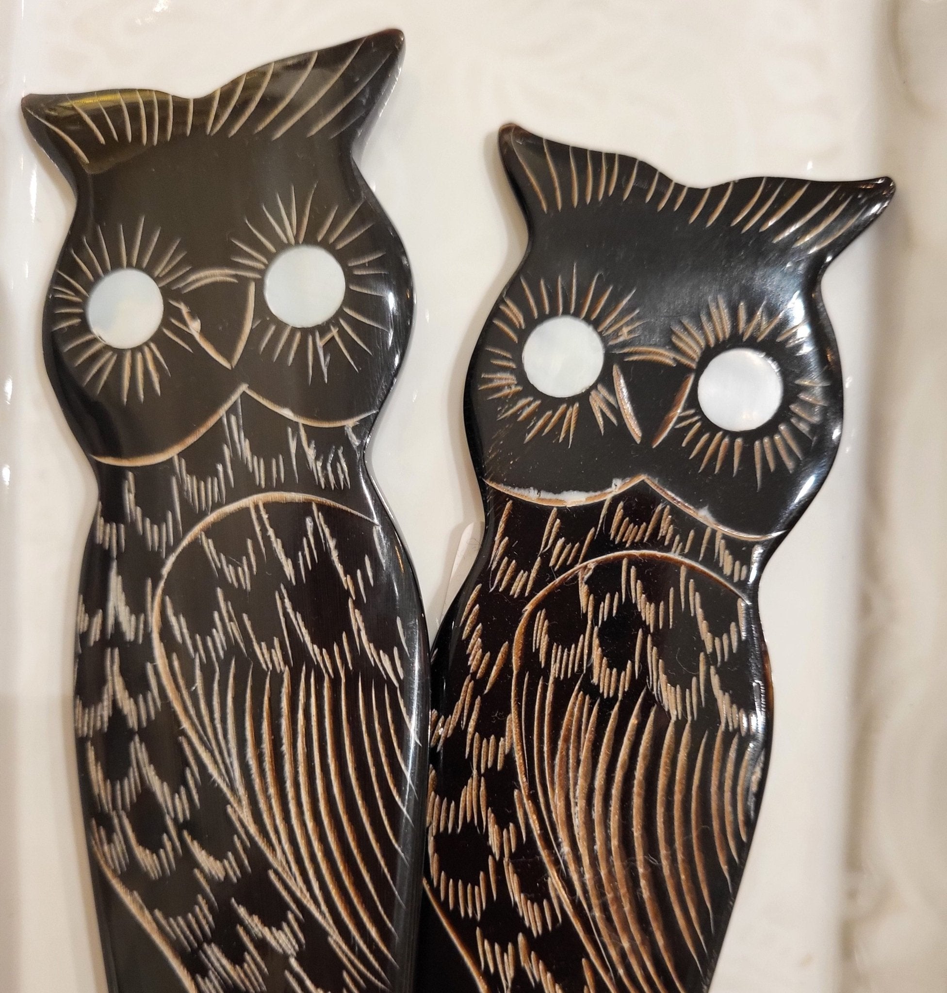 Horn Salad Server with Owl handle Set of 2, available at Inside Living Singapore, detail of the design.