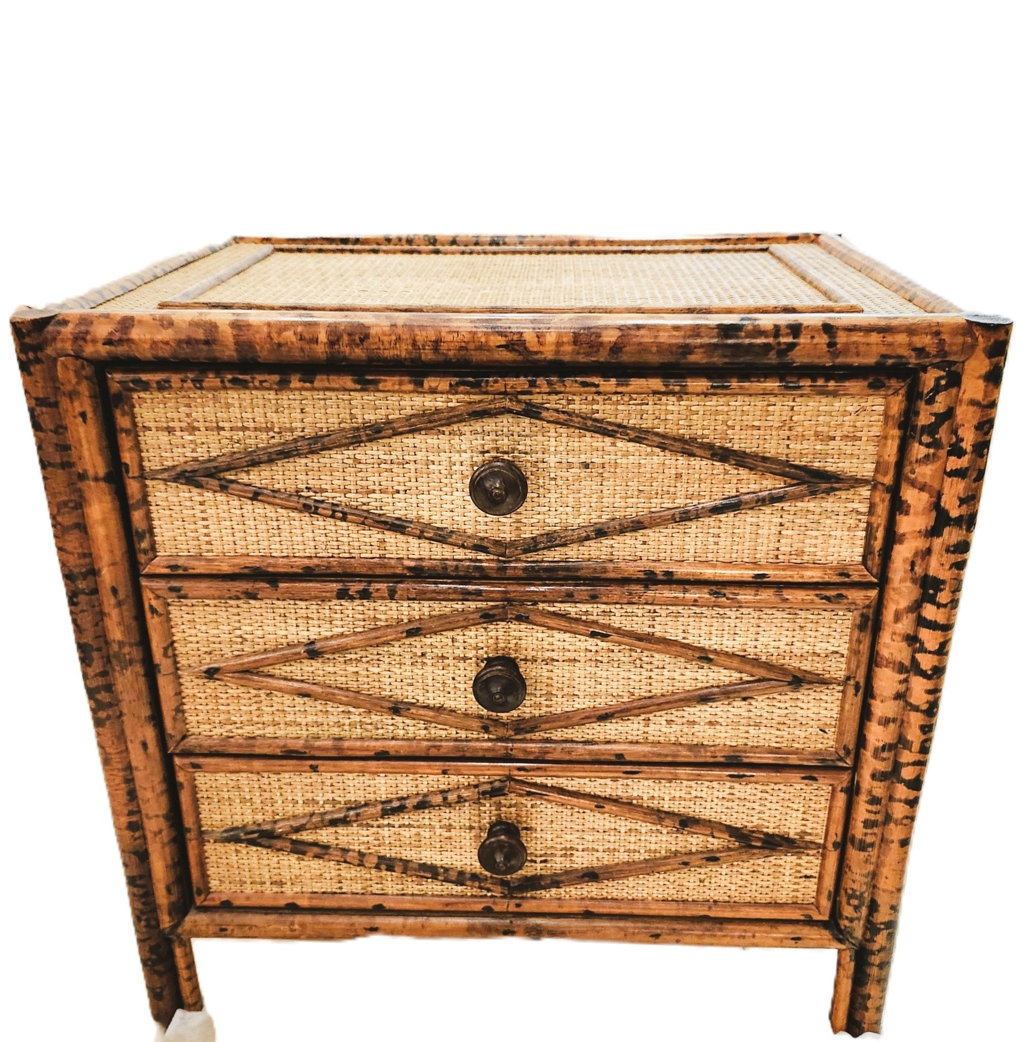 Colonial-style cane and tortoiseshell bamboo chest of three drawers with carved handles, 61 x 43 x 62 cm