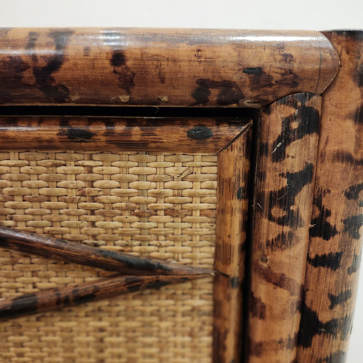 Side of the small chest of drawers, 61 x 43 x 62 cm, wrapped in cane with a bamboo tortoiseshell trim
