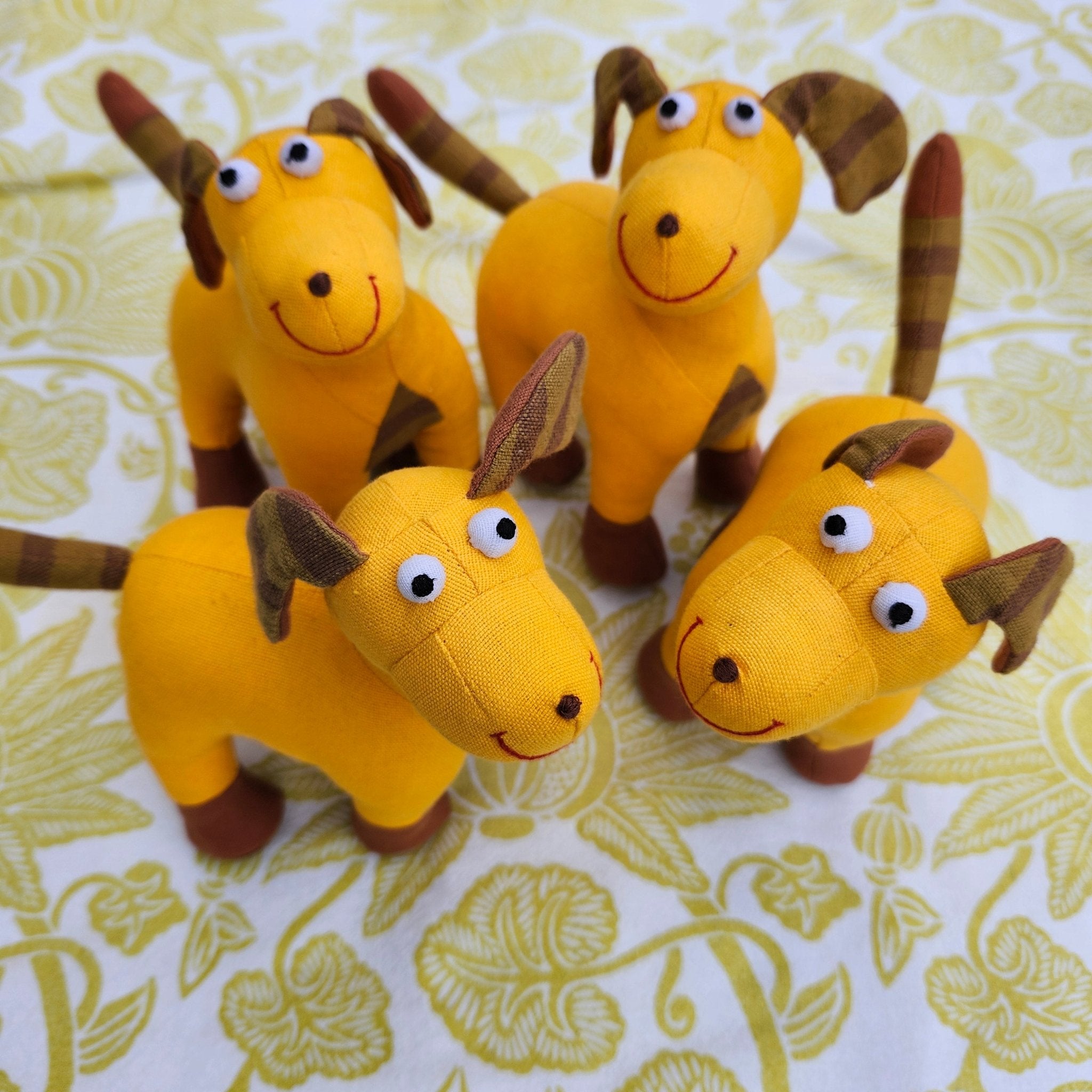 Handmade soft puppy toy in handwoven cotton, 18 cm high, hand wash only