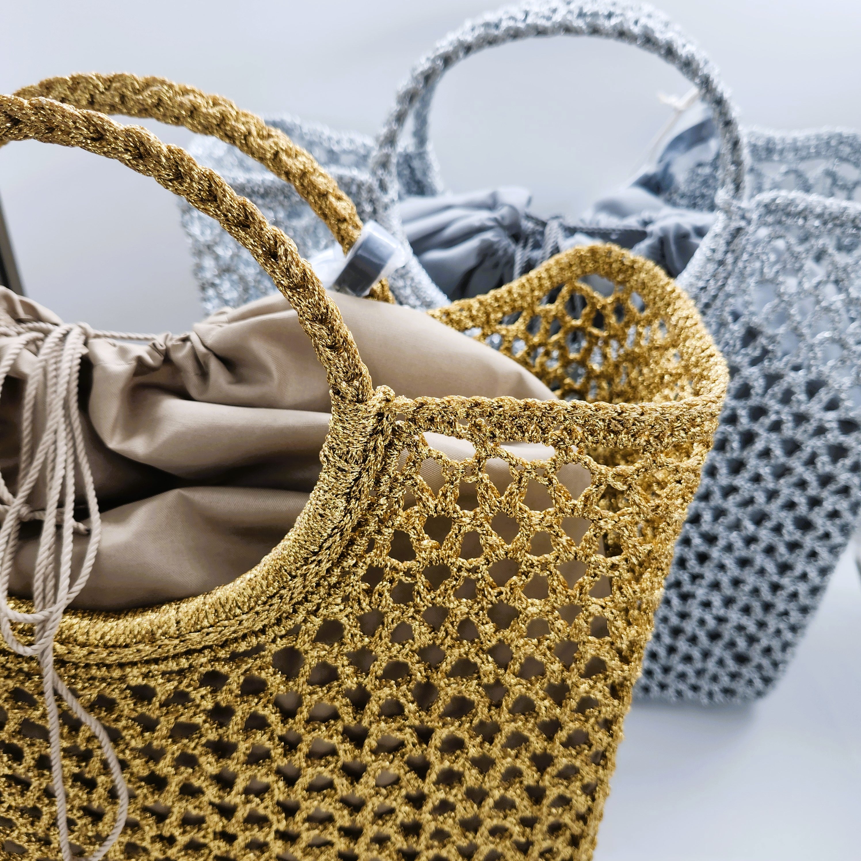 Woven metallic-thread summer basket with detachable lining, in gold or silver, 36 x 38 x 14 cm
