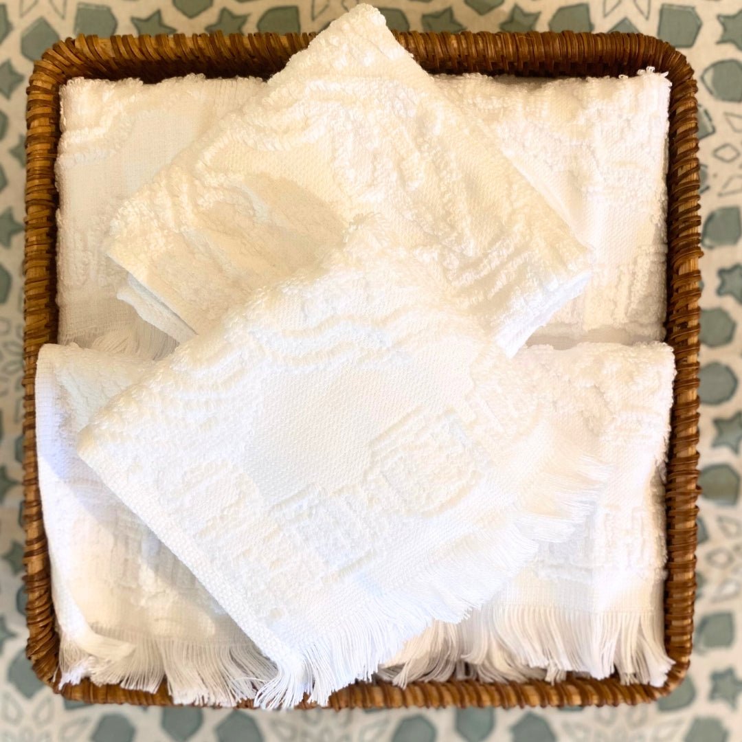 Set of 6 white Bô face towels in jacquard cotton, 21 x 40 cm, lightweight and highly absorbent from Vietnam