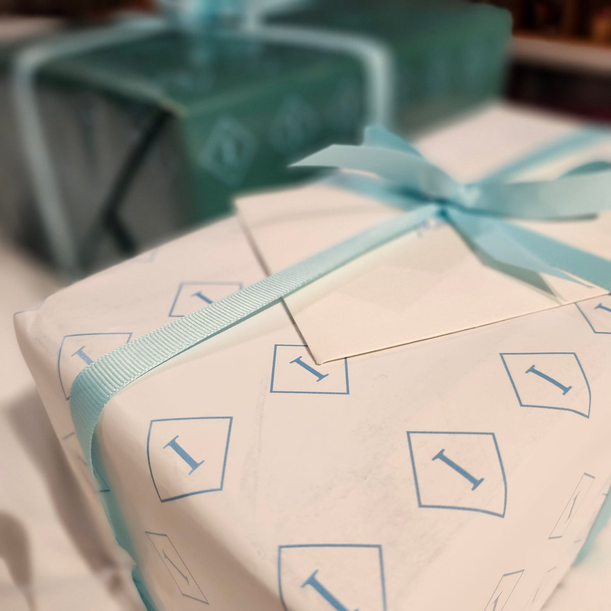 Gift wrapping service in high-quality paper in three colours, finished with ribbon