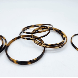 Slim bangle made from natural buffalo horn with unique markings ranging from tortoiseshell to leopard