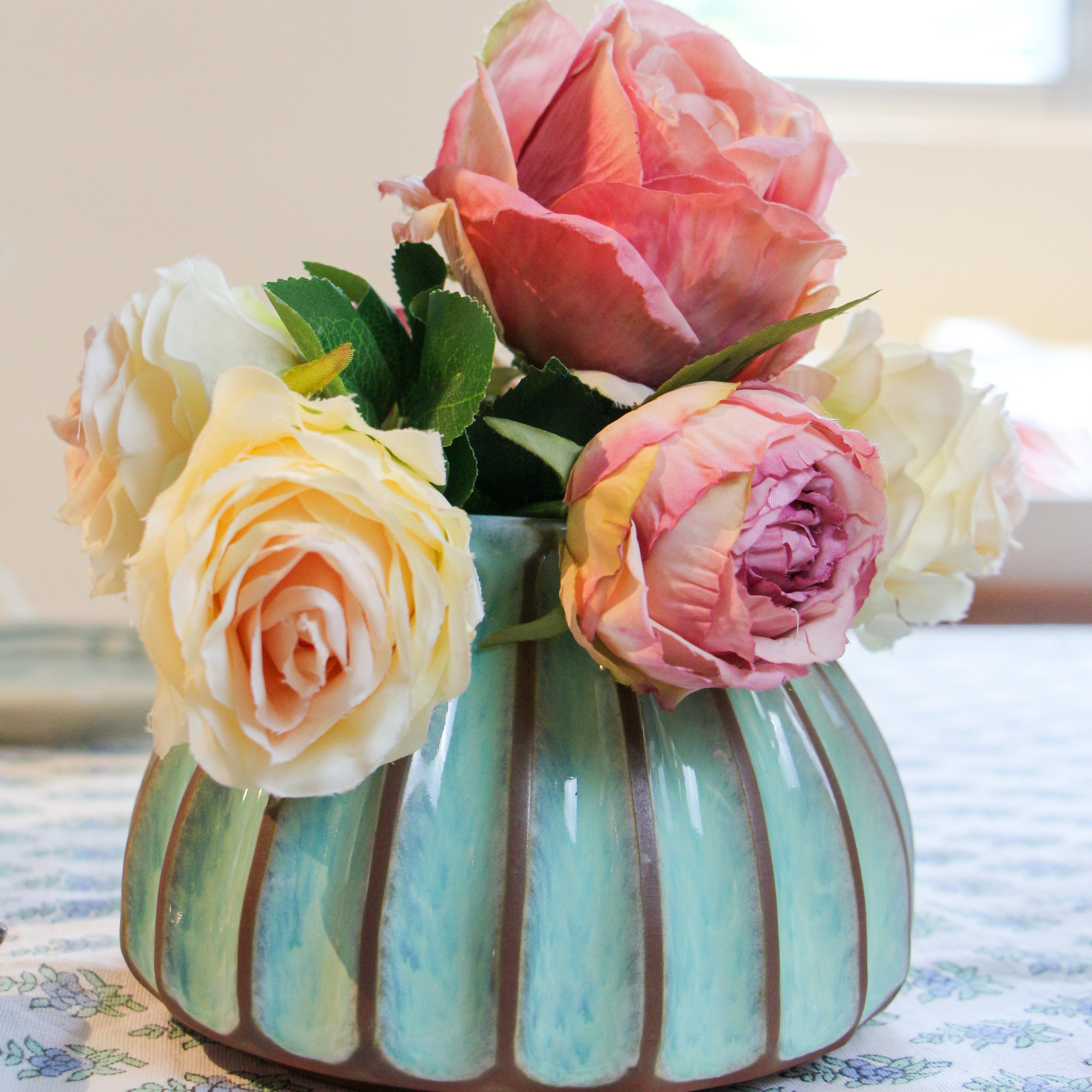 Ribbed round terracotta vase in turquoise glaze, 11 cm high and 16 cm wide, handmade in Portugal