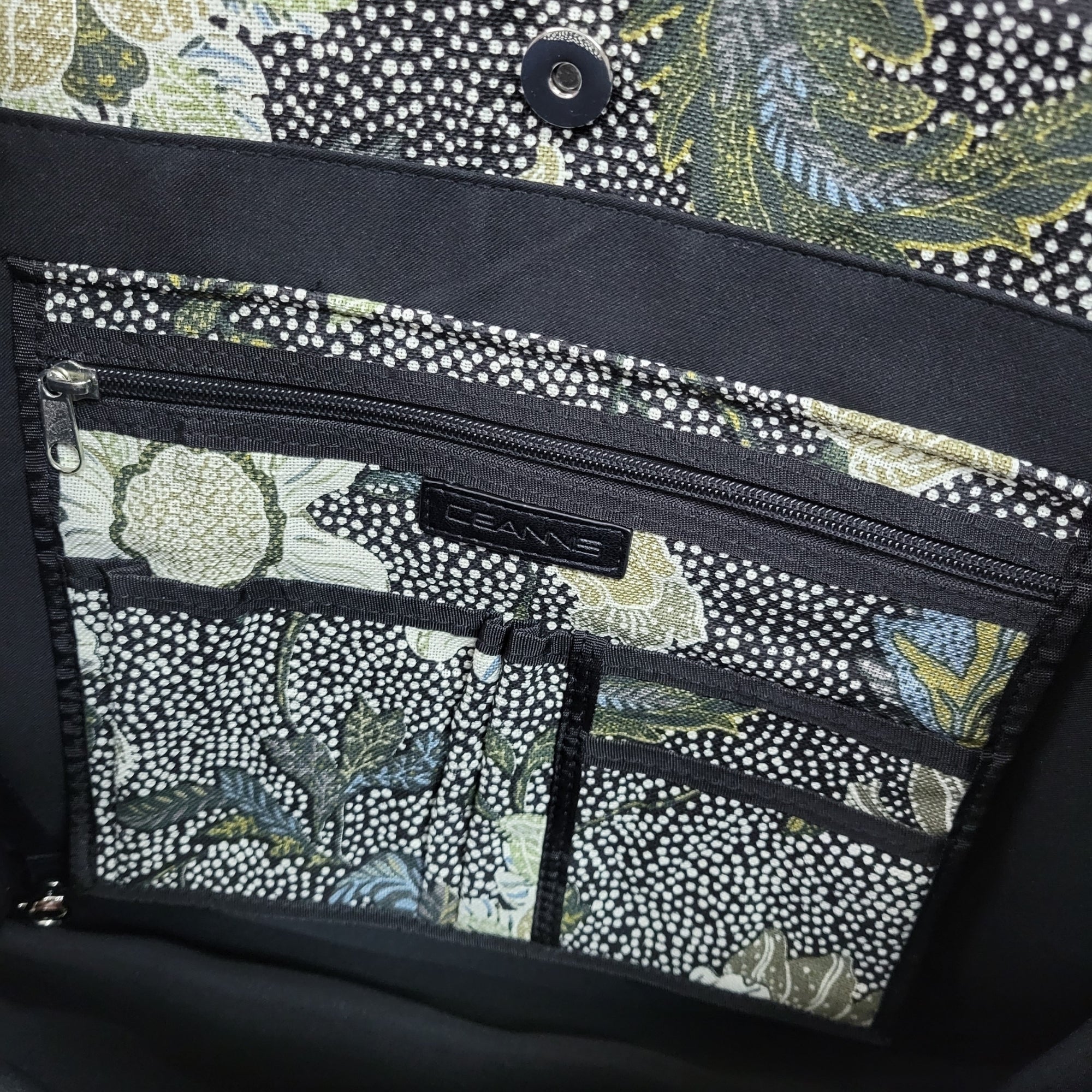 Shopper Flower Linen Black, bag from Inside Living Singapore. Close-up of the finish. Quality homeware for stylish interiors.