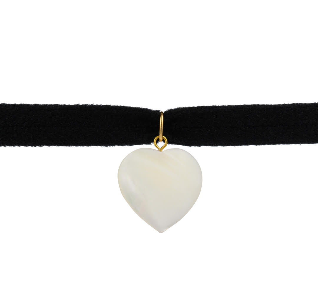 Becky pearl necklace, classic pearl-style necklace, a timeless jewellery accent for everyday or occasion wear.