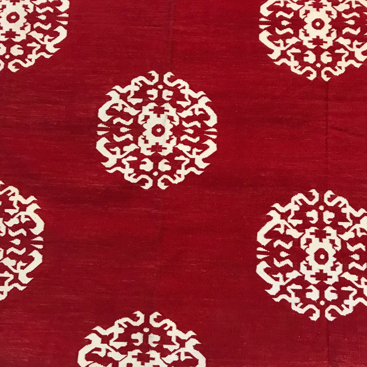 Flat-woven cotton dhurrie rug with red and white mandala pattern, 180 x 270 cm for warmth and colour