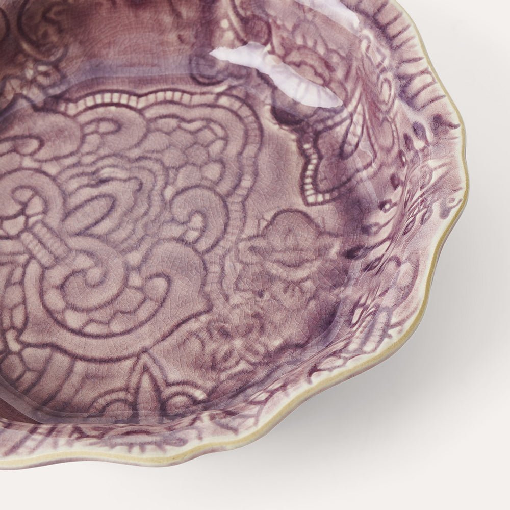 Shallow lavender ceramic bowl with scalloped edge, 17 cm diameter, for starters, desserts or nibbles