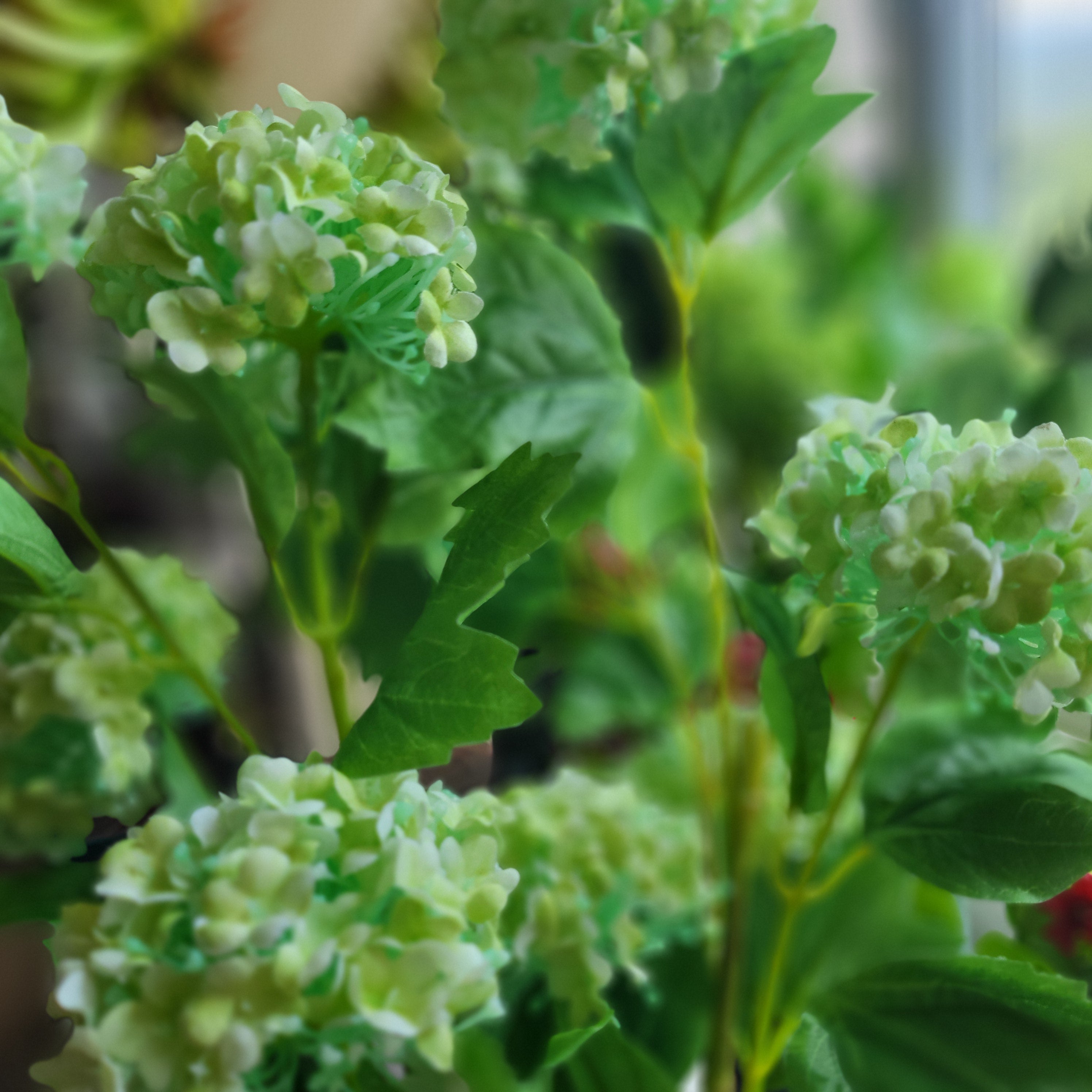 Lifelike artificial hydrangea stem with a bendable wire, for vases and home arrangements