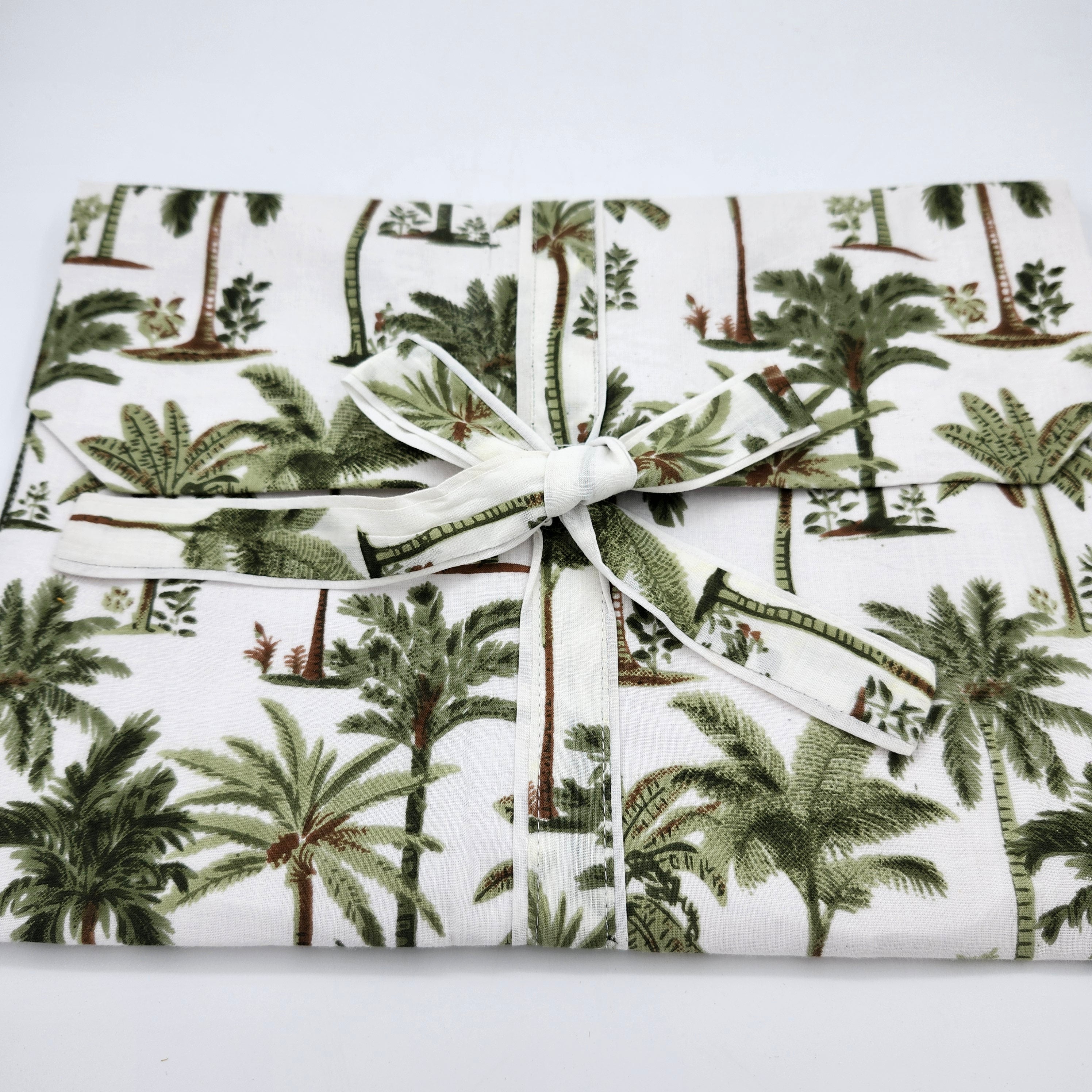 Short-sleeved cotton pyjamas in the Little Palms block print, with a top and drawstring shorts