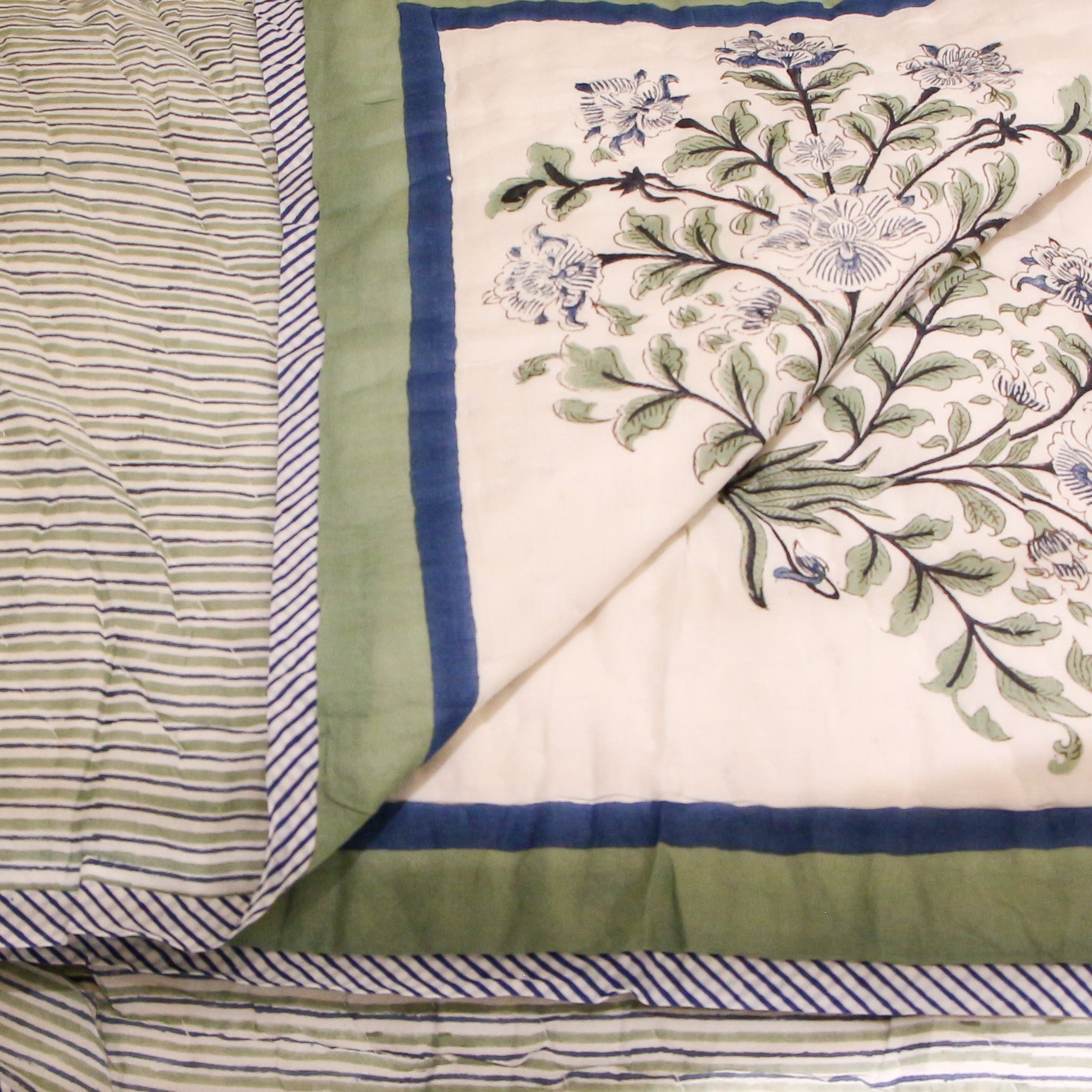 Reversible handmade block printed cotton quilt with flowers and stripes, 150 x 225 cm, made in India