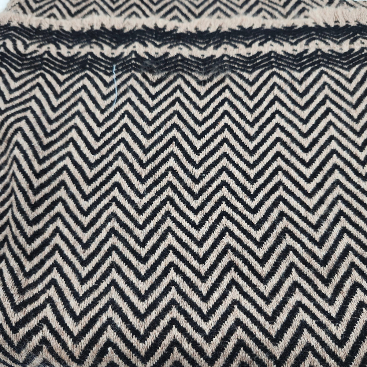 Herringbone cashmere shawl in black, 70 x 200 cm of the finest cashmere, soft, warm and light to pack