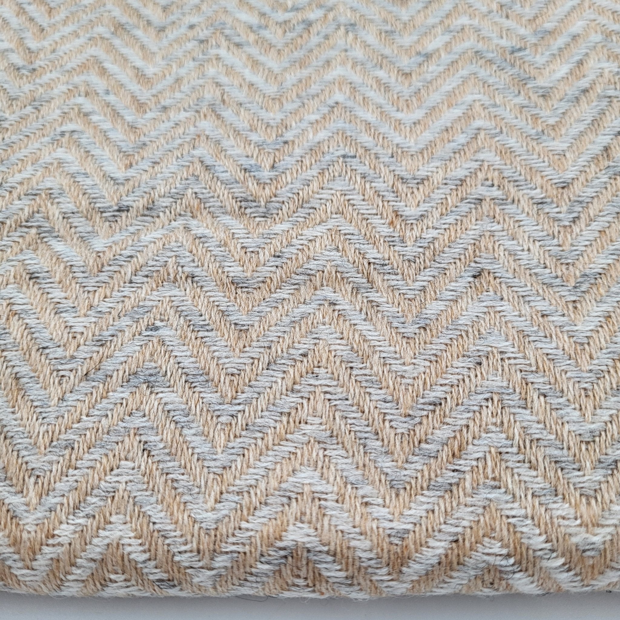 Herringbone cashmere shawl in cream, 70 x 200 cm, soft and lightweight