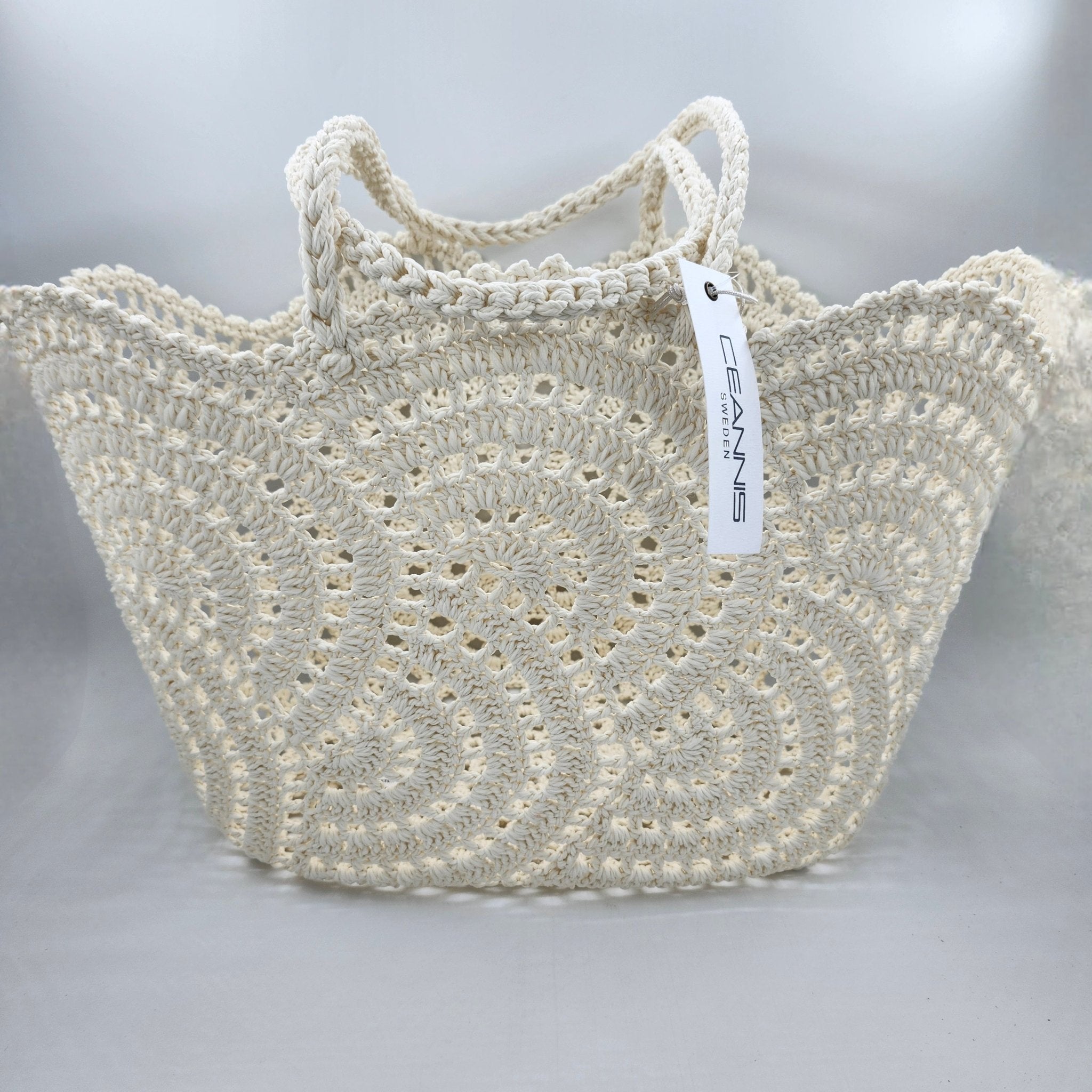 Crochet storage basket in water-resistant woven polyester with a circles design, 50 x 31 x 18cm