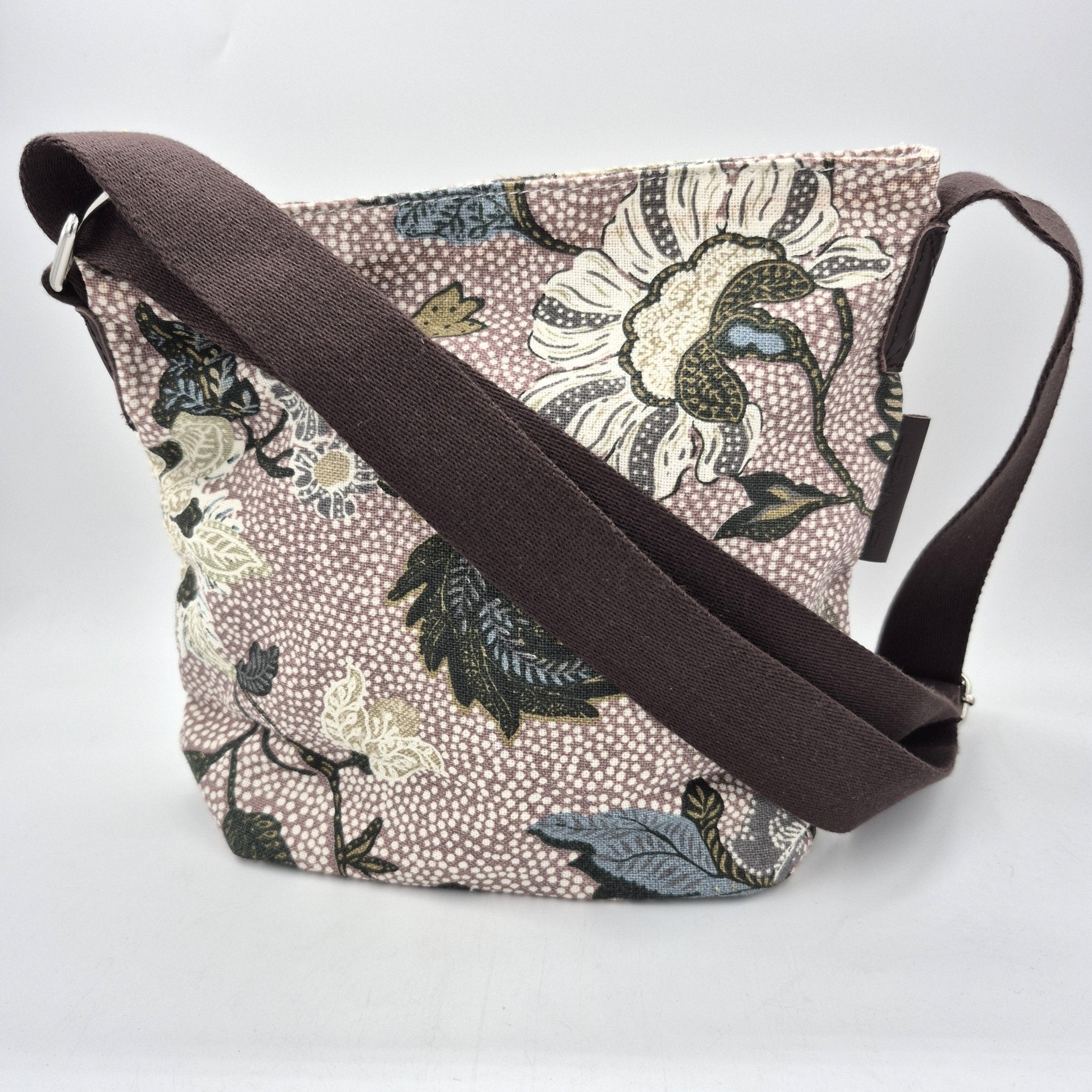 Dusty pink floral linen and cotton shoulder bag with leather trim and adjustable strap, 26 x 29 x 10 cm