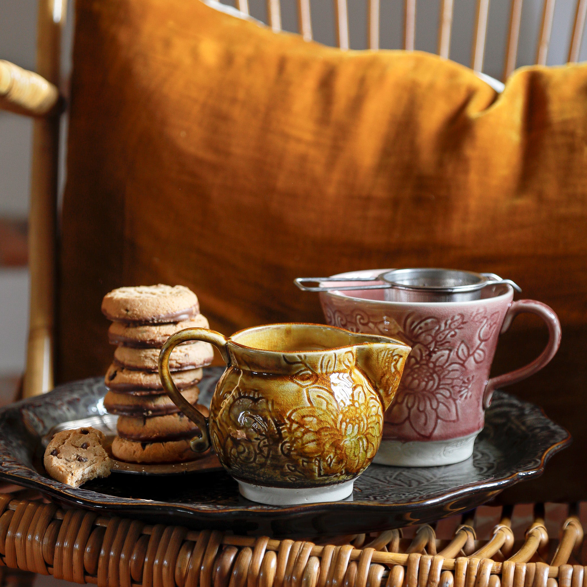 Ceramic creamer jug for milk, cream or dressings, dishwasher and microwave safe