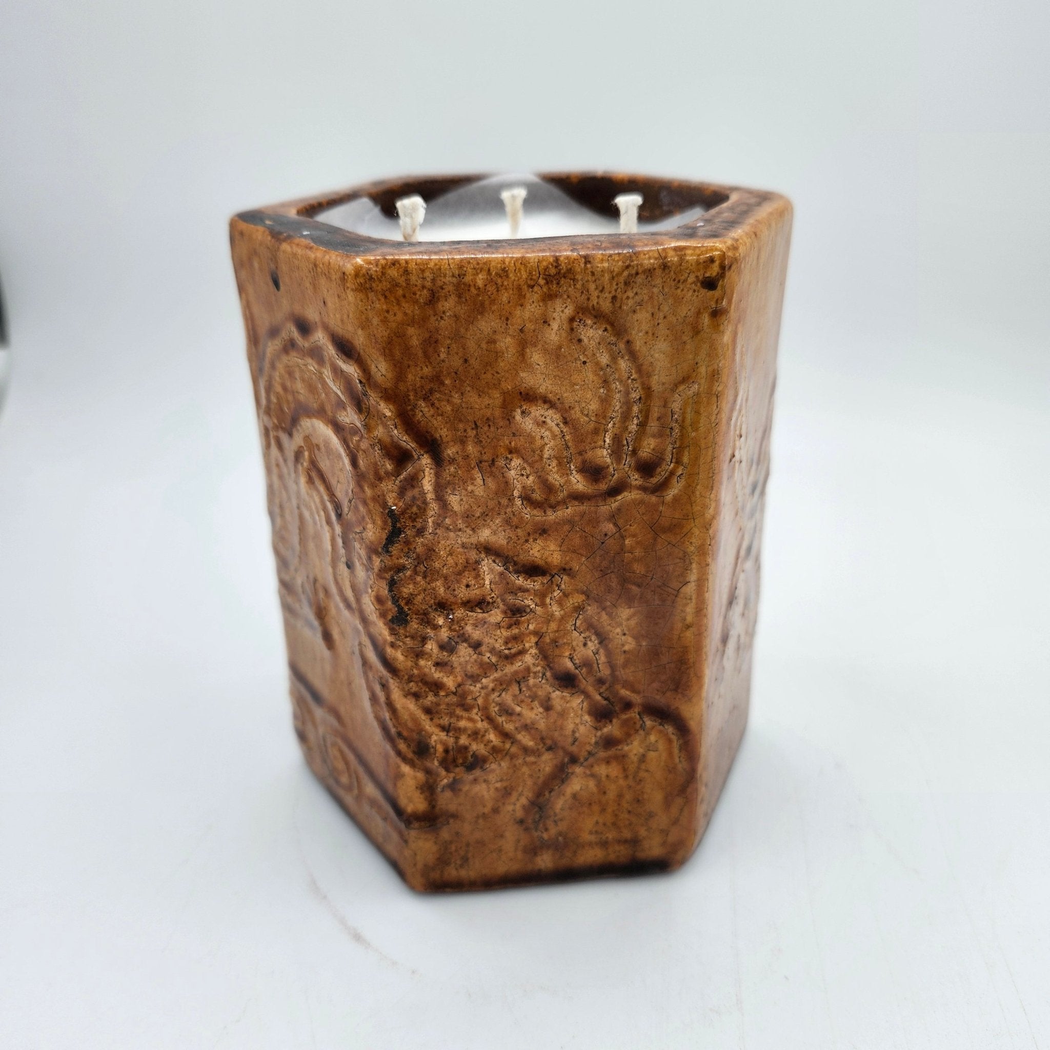Botanical Gardens scented soy candle in an amber hexagonal pot with dragon, 12.5 cm high, 750 ml, three wicks