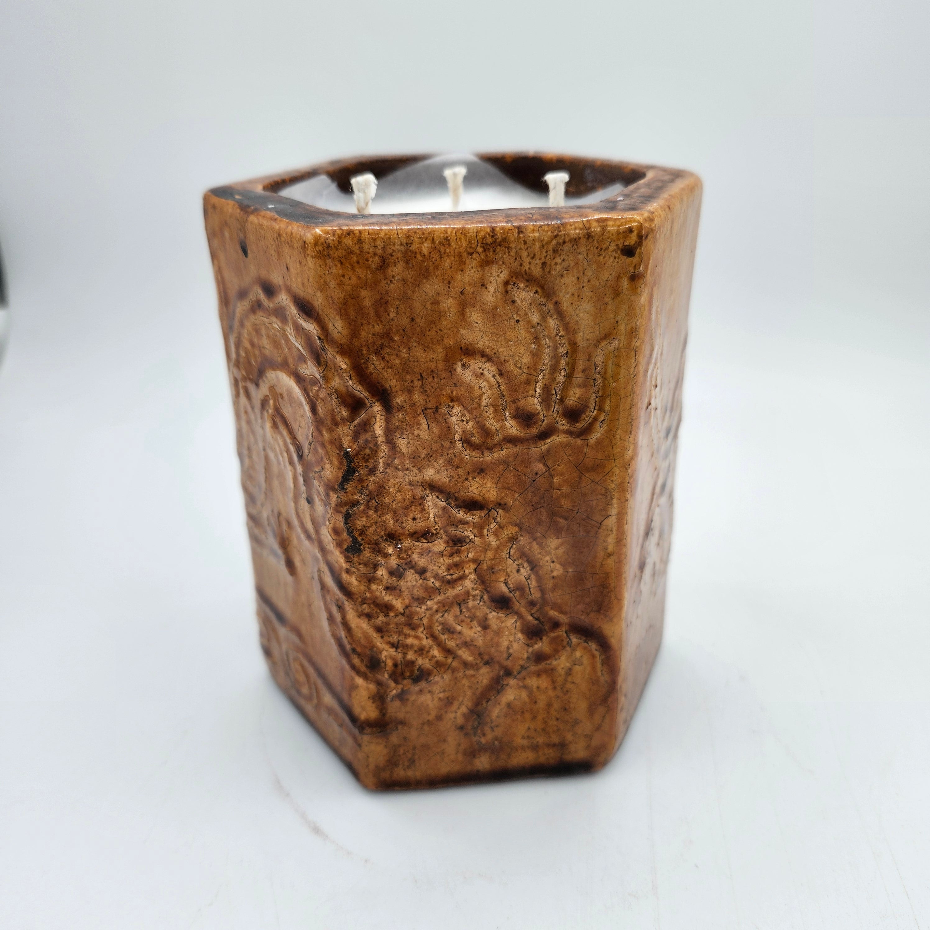 Botanical Gardens scented soy candle in an amber hexagonal pot with dragon, 12.5 cm high, 750 ml, three wicks