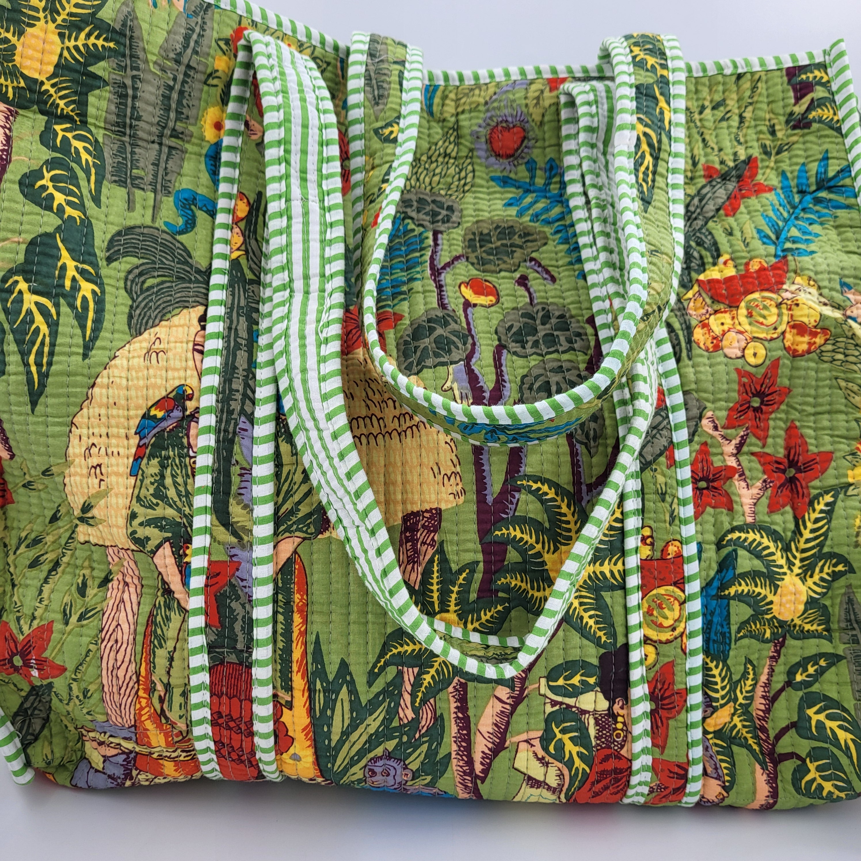 Block Print Shopper Bag Frida: block-printed cotton bag for everyday use, from Inside Living Singapore. Detail of the design.