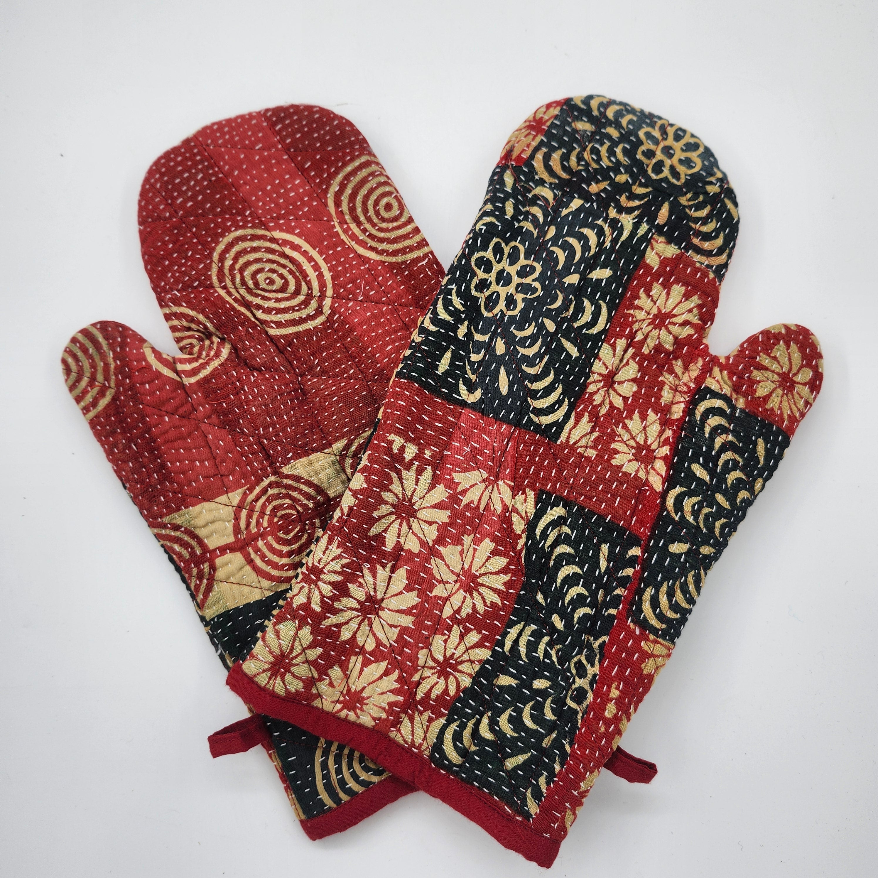 Oven glove made from vintage cotton kantha in red and black, cotton lined, 30 x 15 cm, sold individually