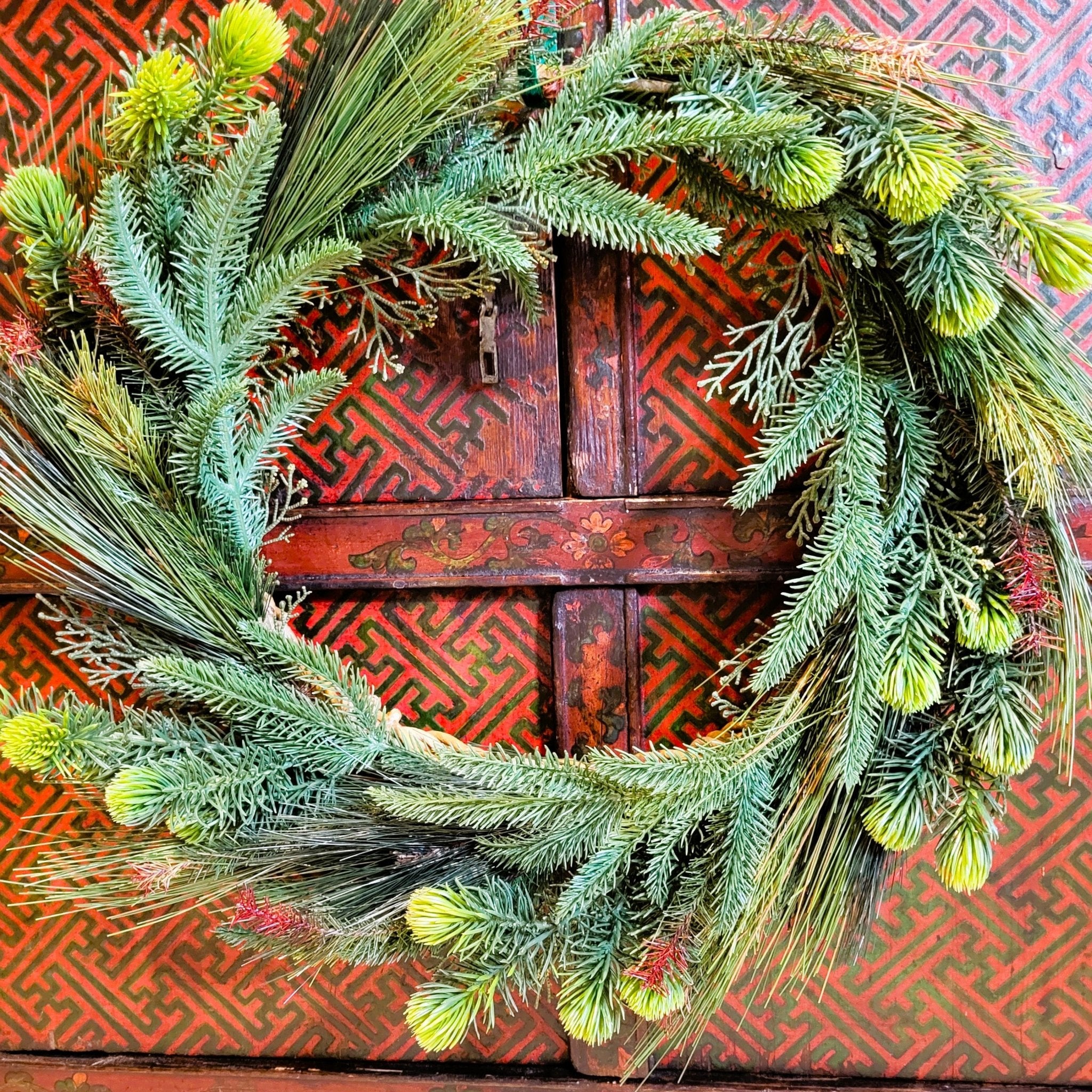 Faux fir Christmas wreath in green, large size at 45 cm inner and 70 cm outer diameter, for the door