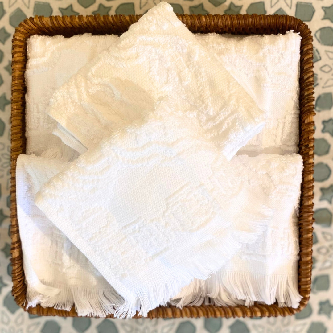 Set of 6 white Bô face towels in jacquard cotton, 21 x 40 cm, lightweight and highly absorbent from Vietnam