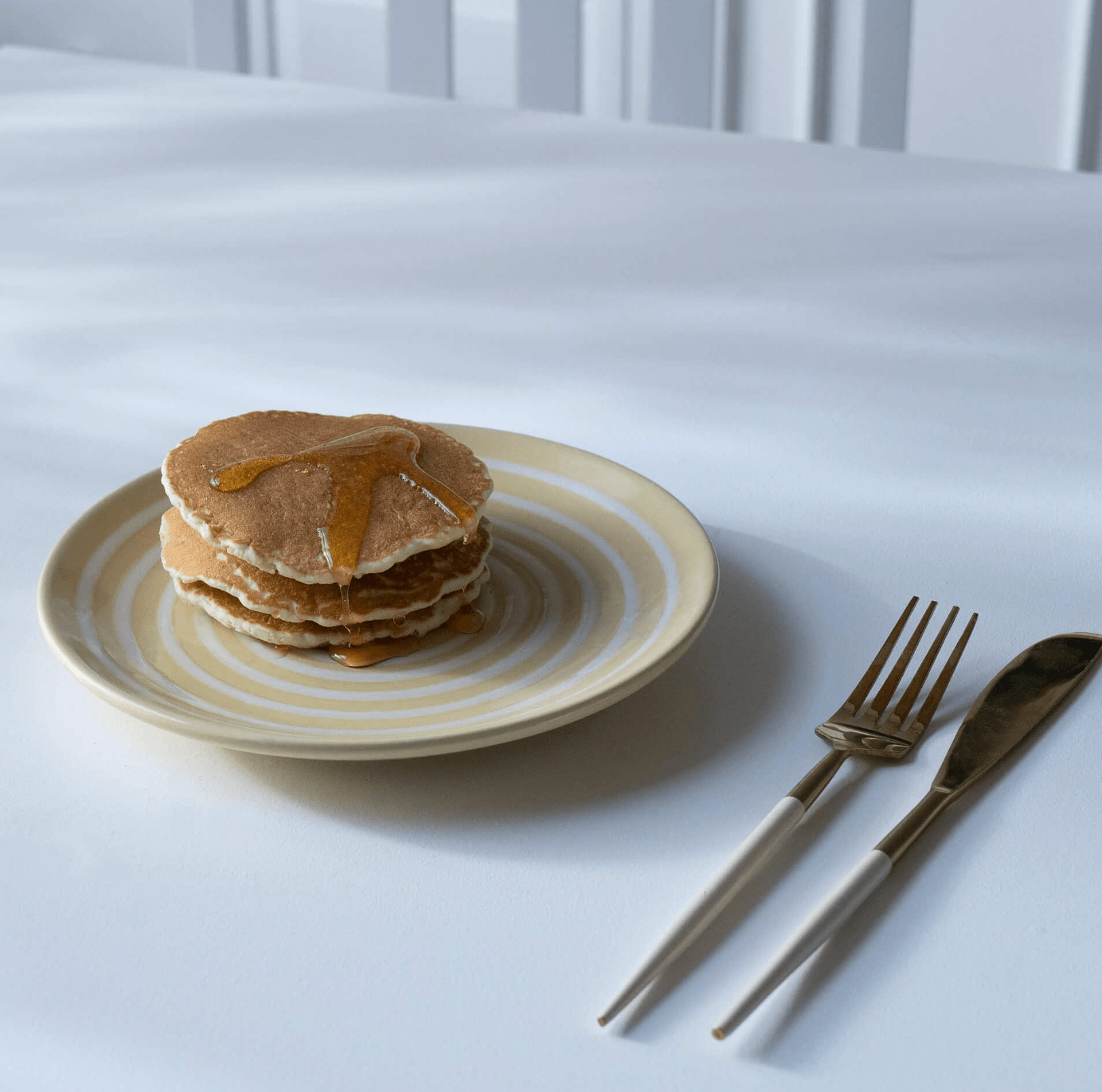 Handcrafted ceramic breakfast plate with lemon stripes, 21 cm wide, for toast, croissants or sides