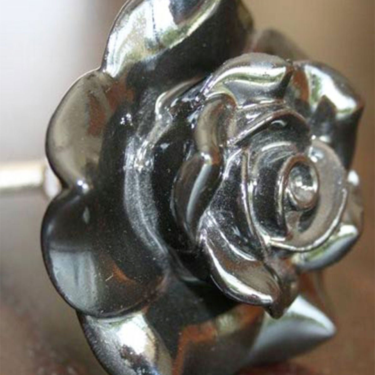 Set of two ceramic door knobs in white with a black rose backplate, 54 mm, for vintage interiors