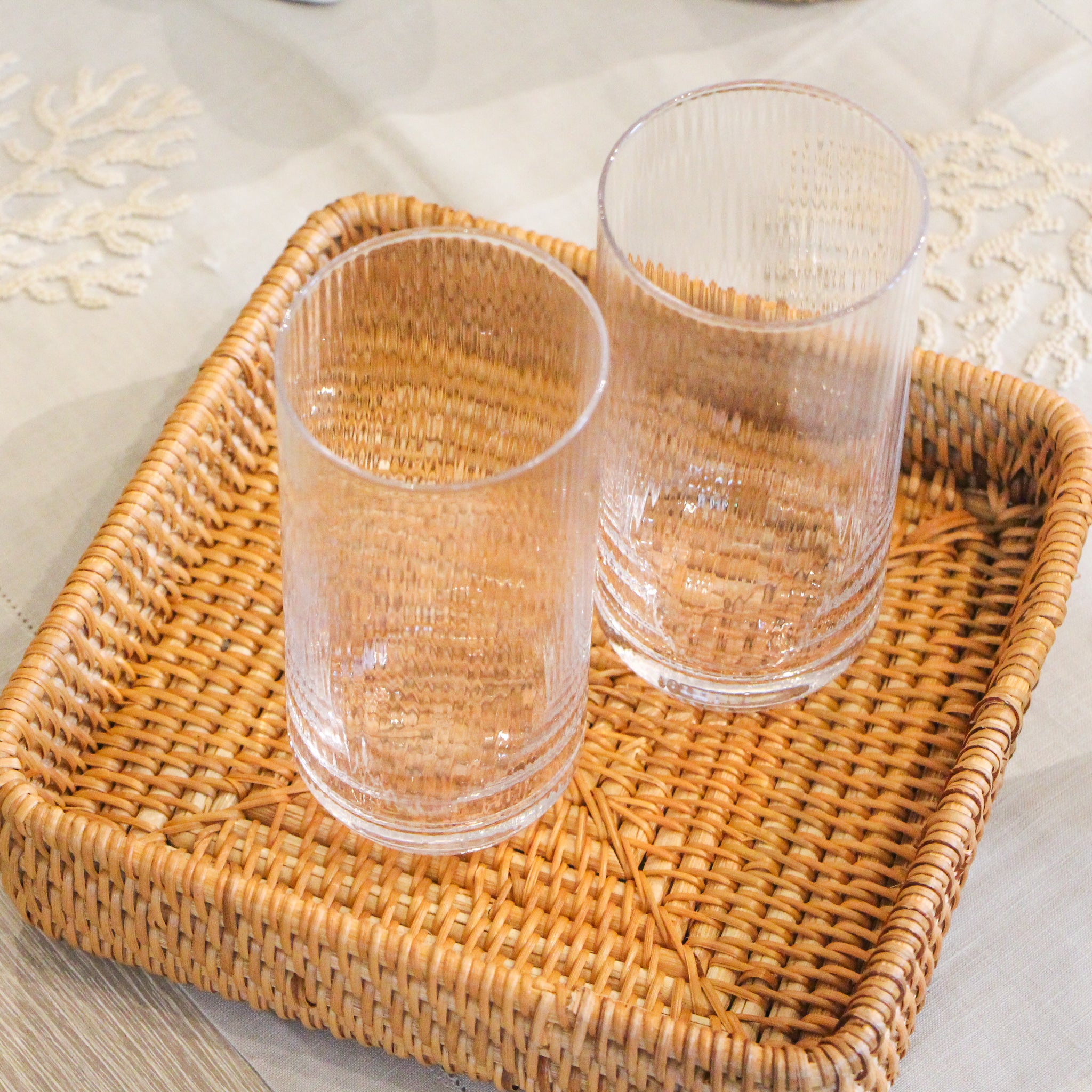 Square tray in natural rattan, handwoven in Vietnam, 20 x 20 cm for tableware, bathroom storage or display