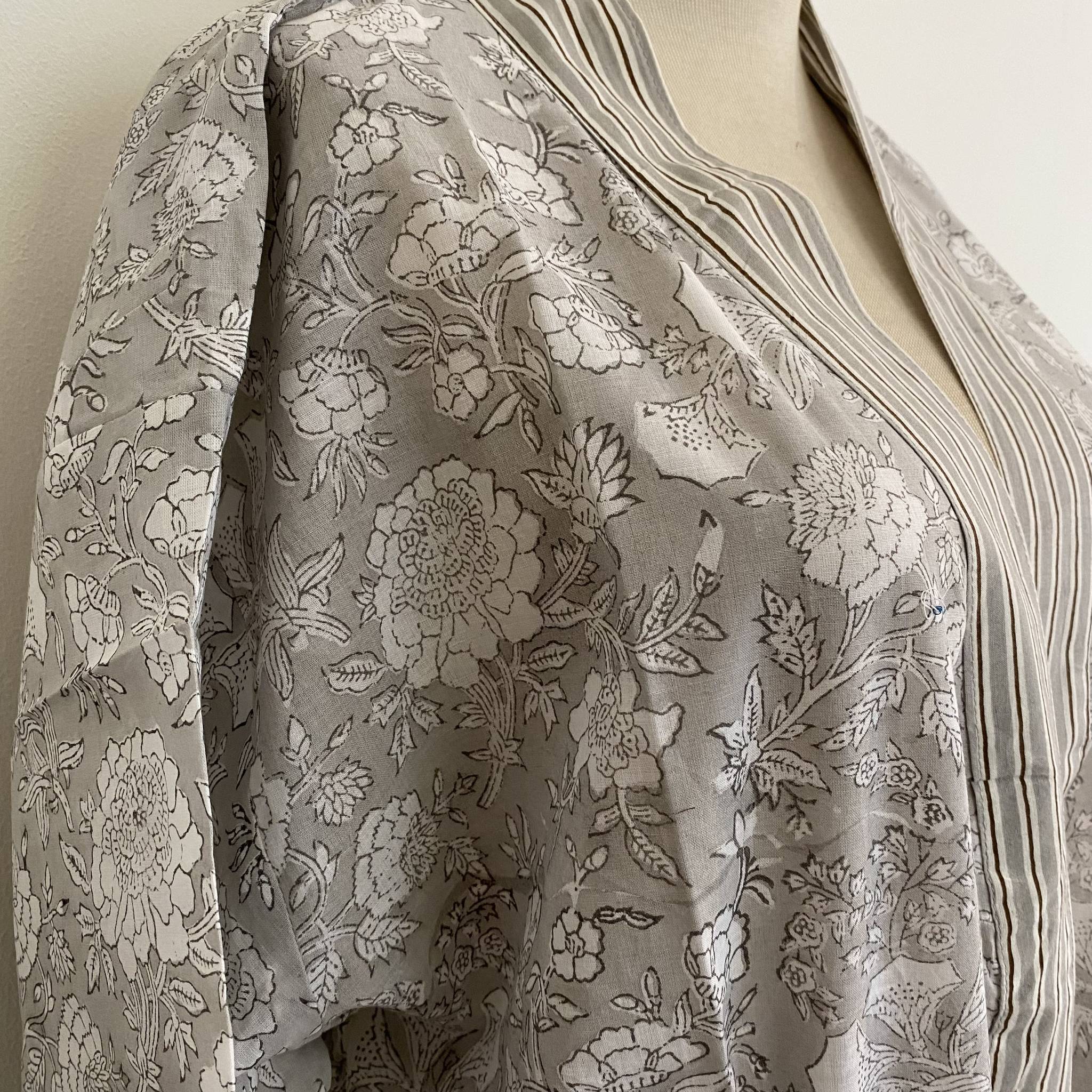 Cotton block-print robe in taupe floral design