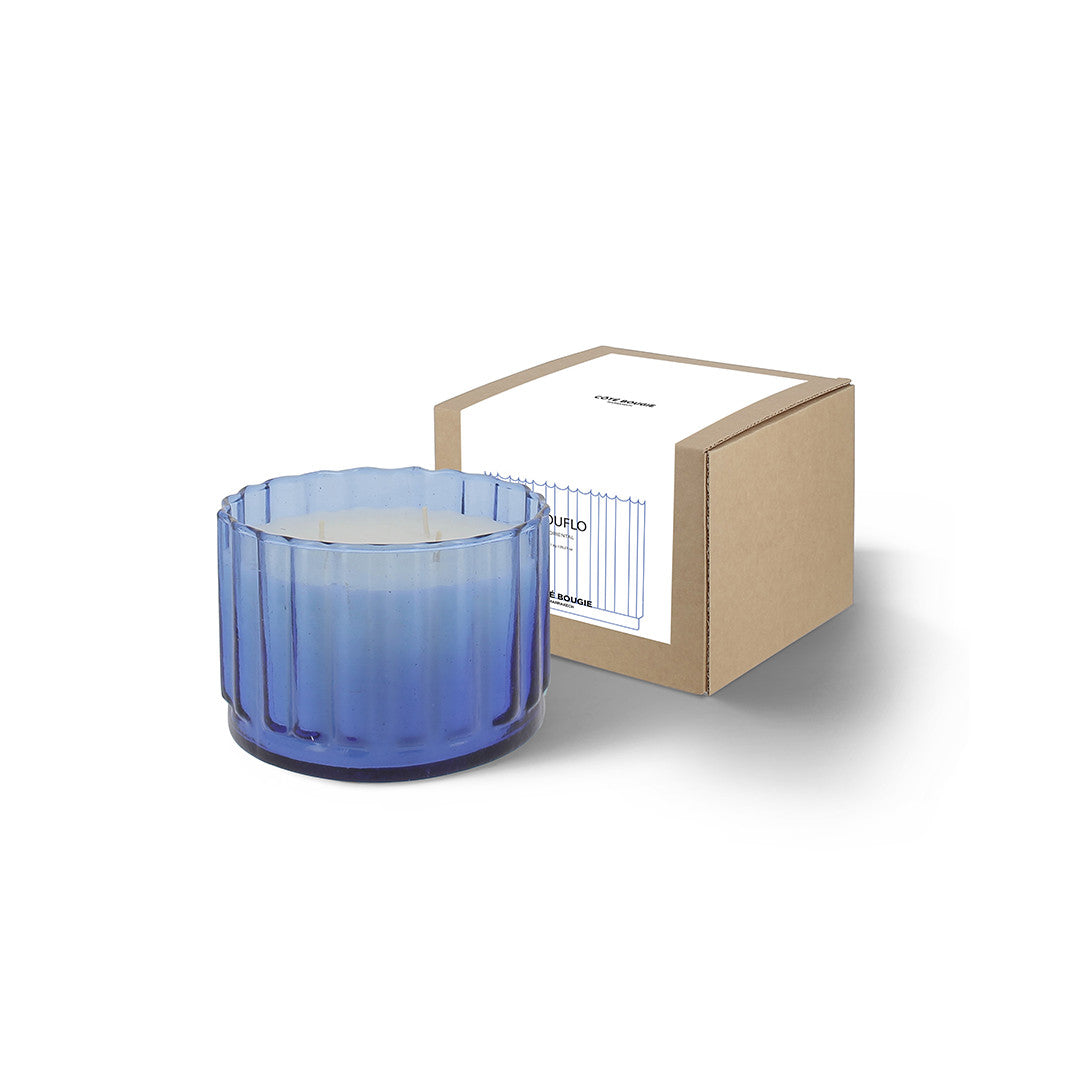 Souflo Oriental candle detail, scented candle with a rich oriental fragrance, an elegant home fragrance accent.