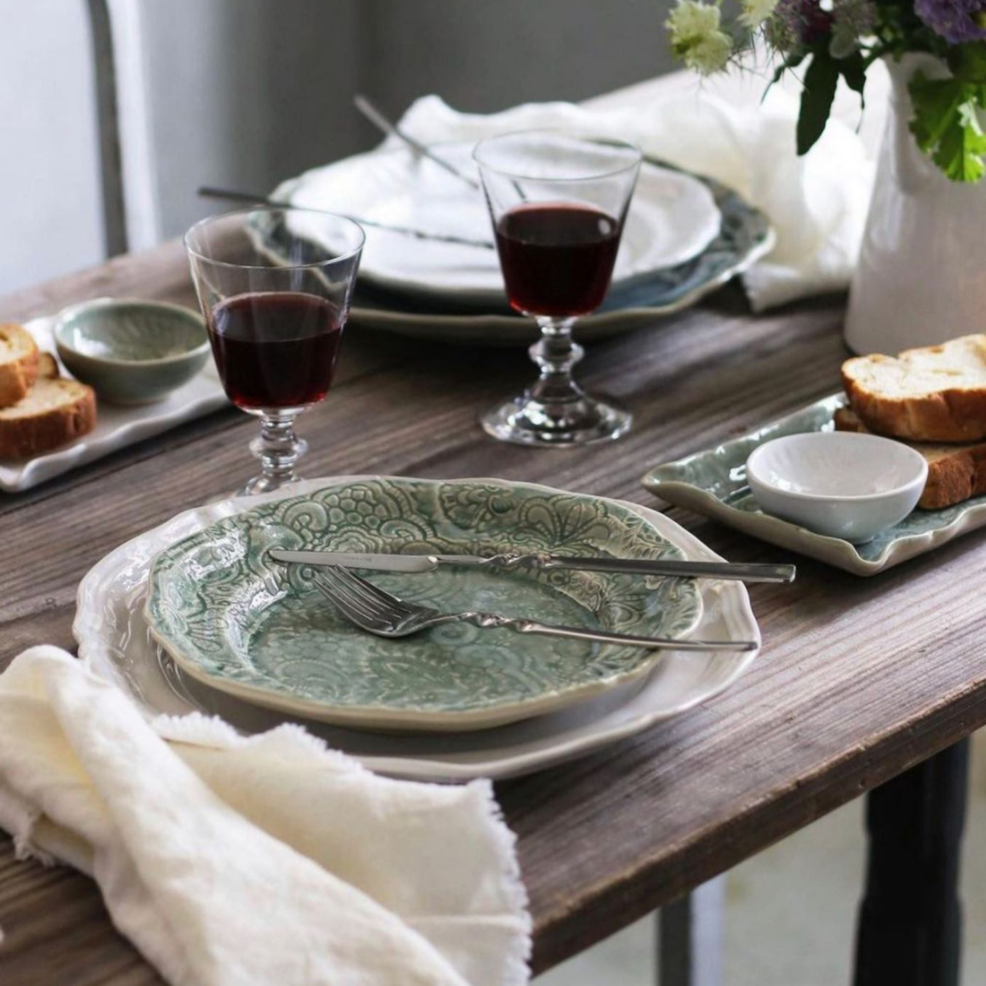 Ceramic salad or side plate in antique glaze, 23 cm diameter, made in Portugal for starters or dessert