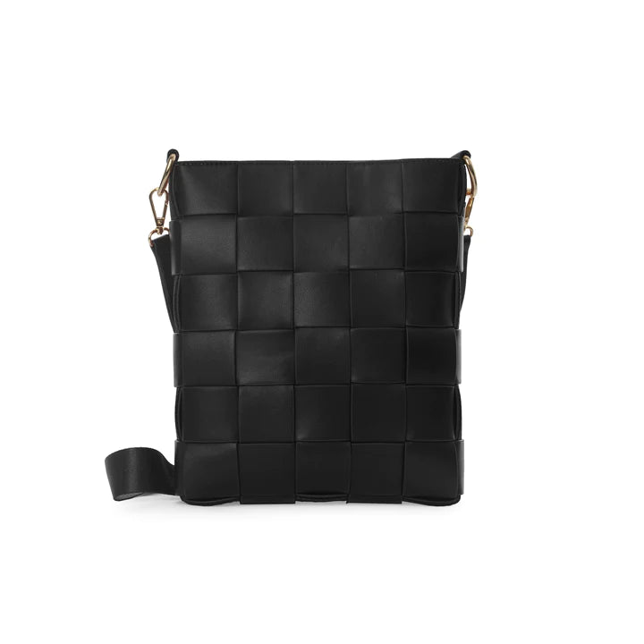 Braided strap bag black detail, woven handbag with a braided strap, a versatile accessory for day or evening.