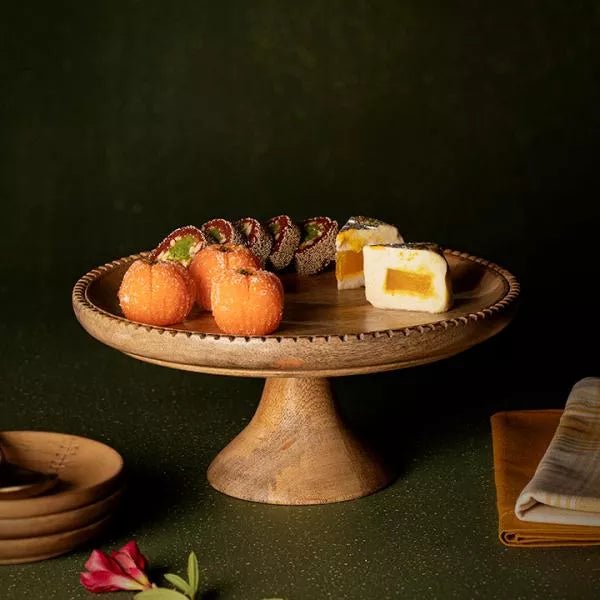 Handcrafted mango wood cake stand, 25.5 x 25.5 x 11.5 cm, food safe for displaying cakes