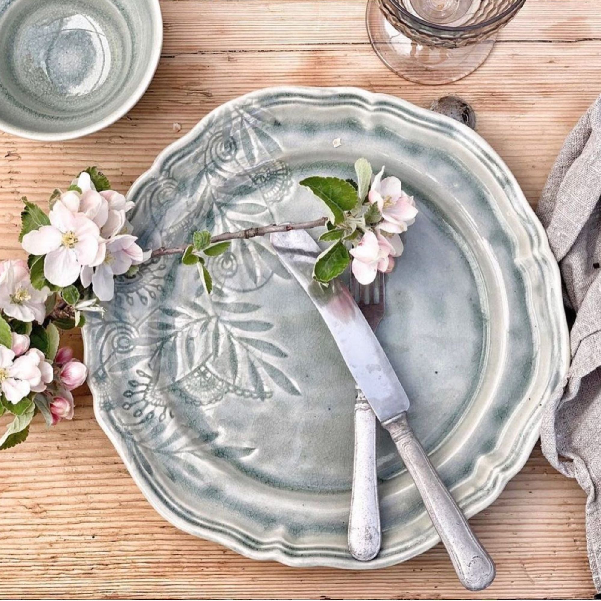 Ceramic dinner plate in antique glaze, 28 cm diameter, made in Portugal for everyday or festive dining